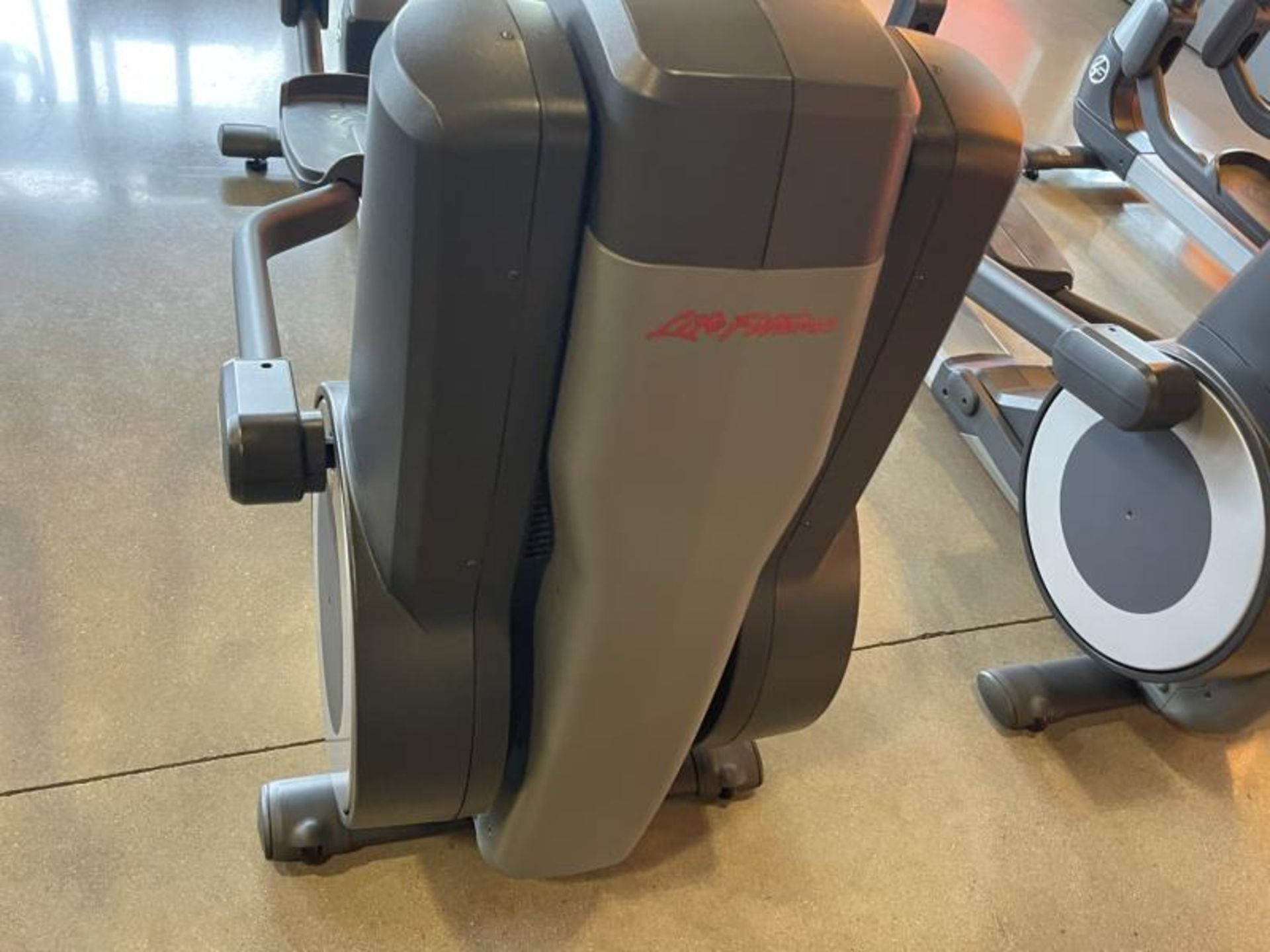 Life Fitness Elliptical M: 95X - Image 3 of 6