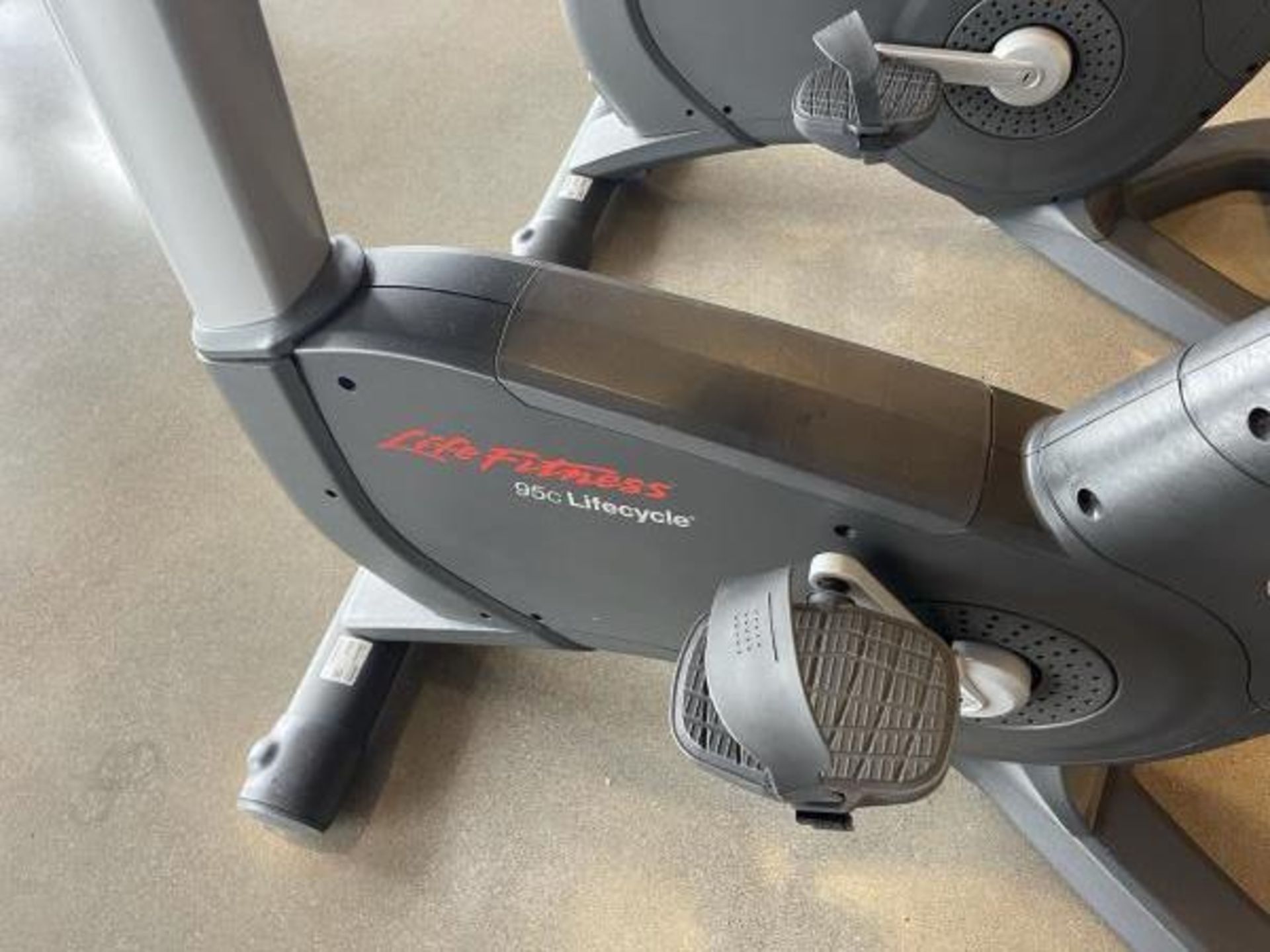 Life Fitness Exercise Bike M: 95CLifecycle, SN: CLV102818 - Image 2 of 4