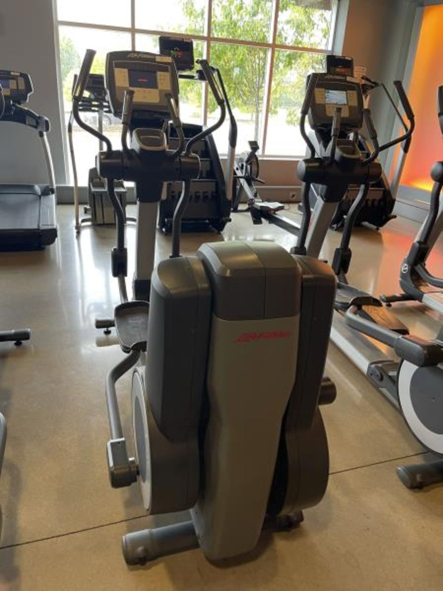 Life Fitness Elliptical M: 95X - Image 6 of 6