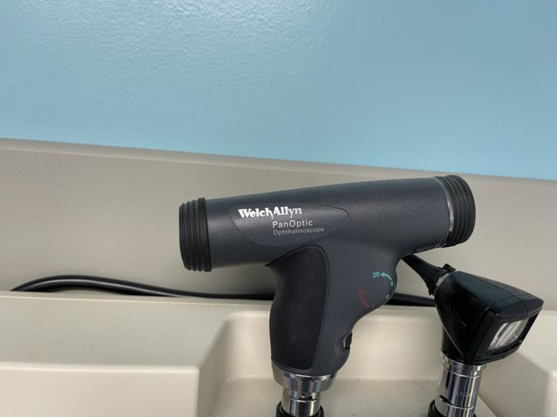 Welch Allyn Integrated Wall Diagnostic Set w/ Pan Optic Ophthalmoscope, Otoscope *+ - Image 3 of 5