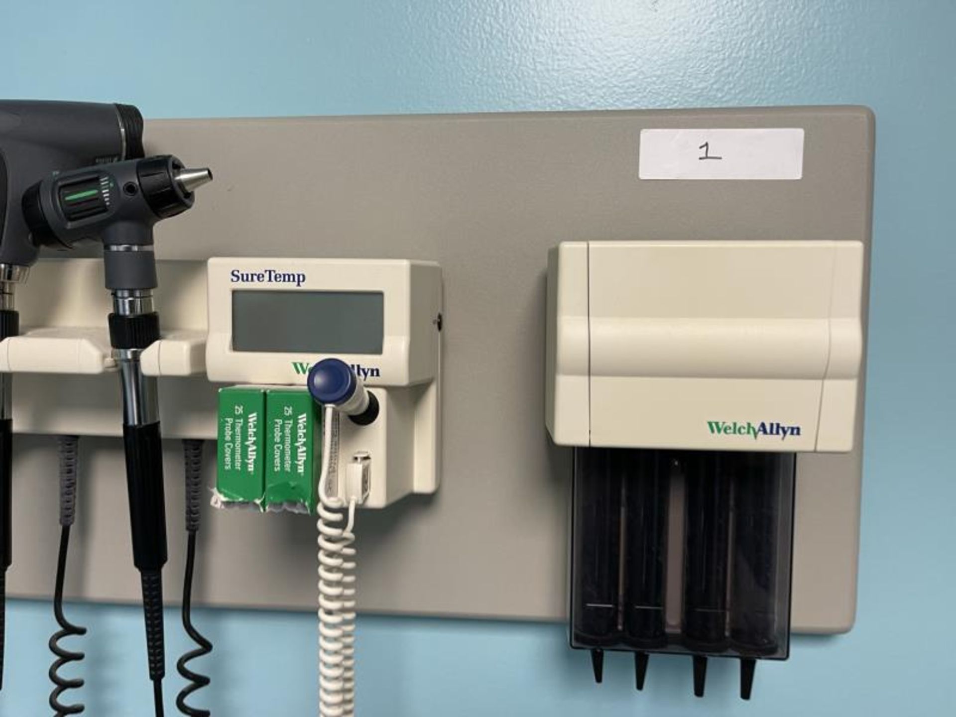 Welch Allyn Integrated Wall Diagnostic Set w/ Pan Optic Ophthalmoscope, Otoscope *+ - Image 2 of 4