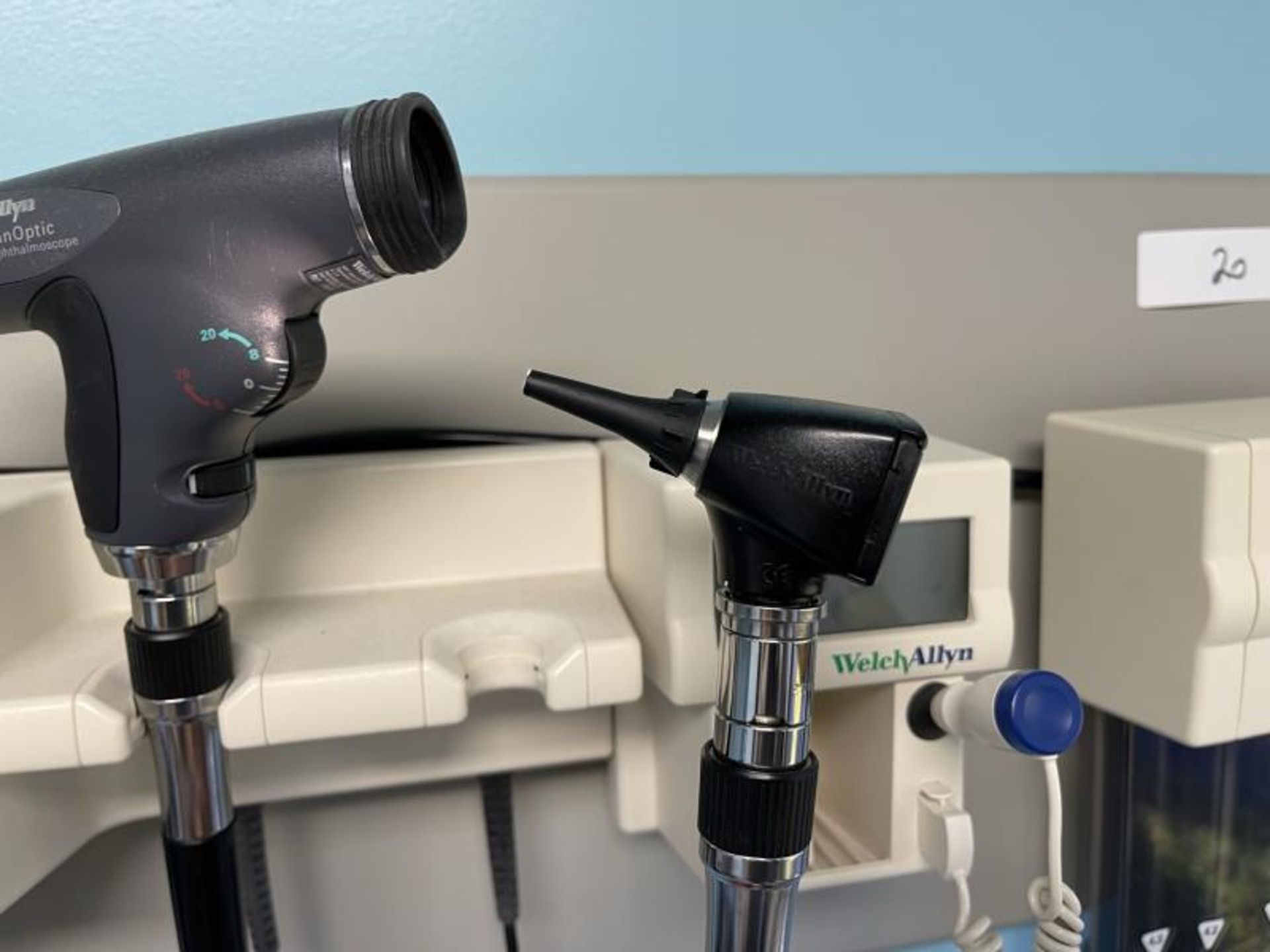 Welch Allyn Integrated Wall Diagnostic Set w/ Pan Optic Ophthalmoscope, Otoscope *+ - Image 4 of 5