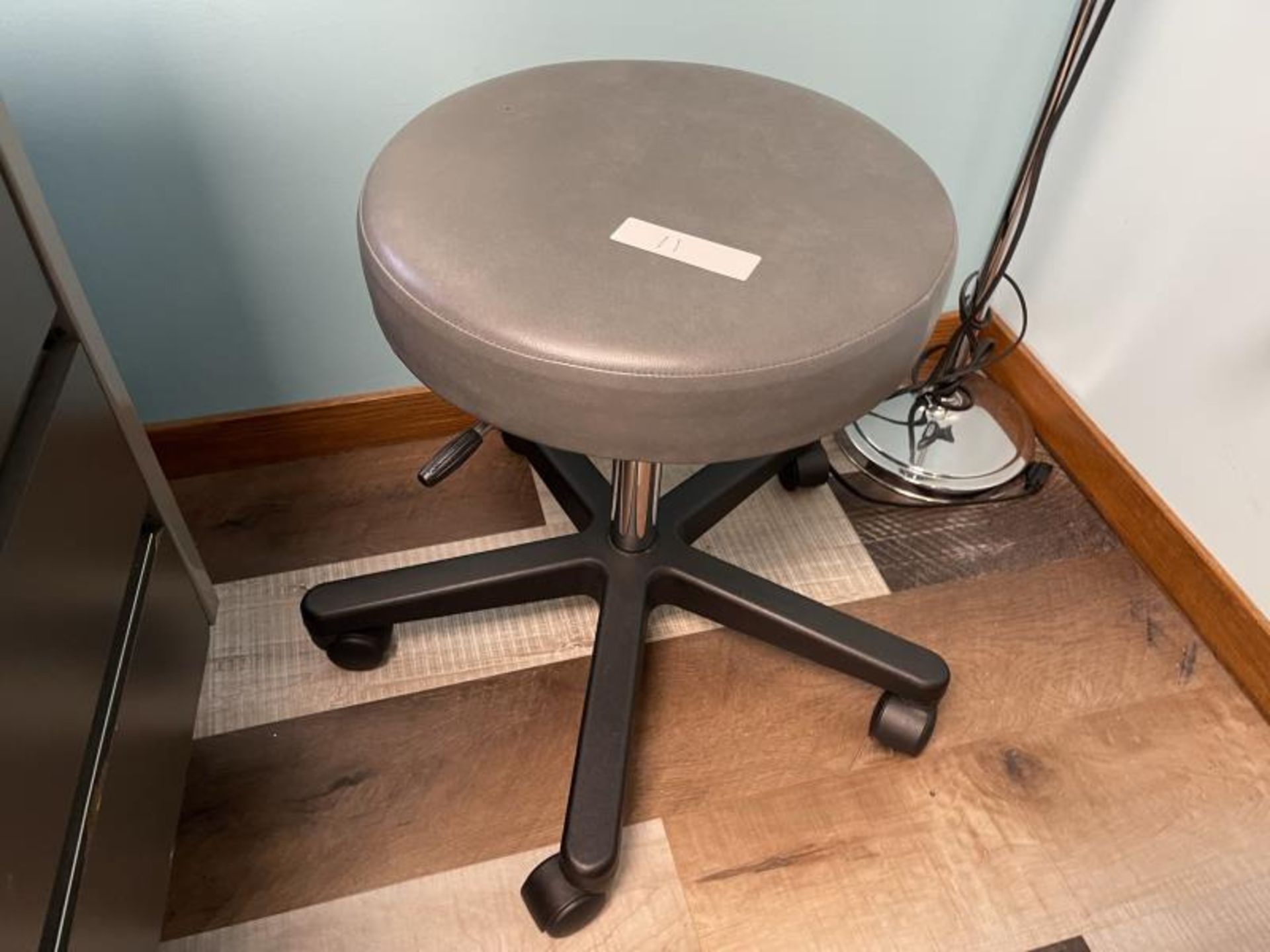 Dr's Stool by Midmark, Model: 195-001-200