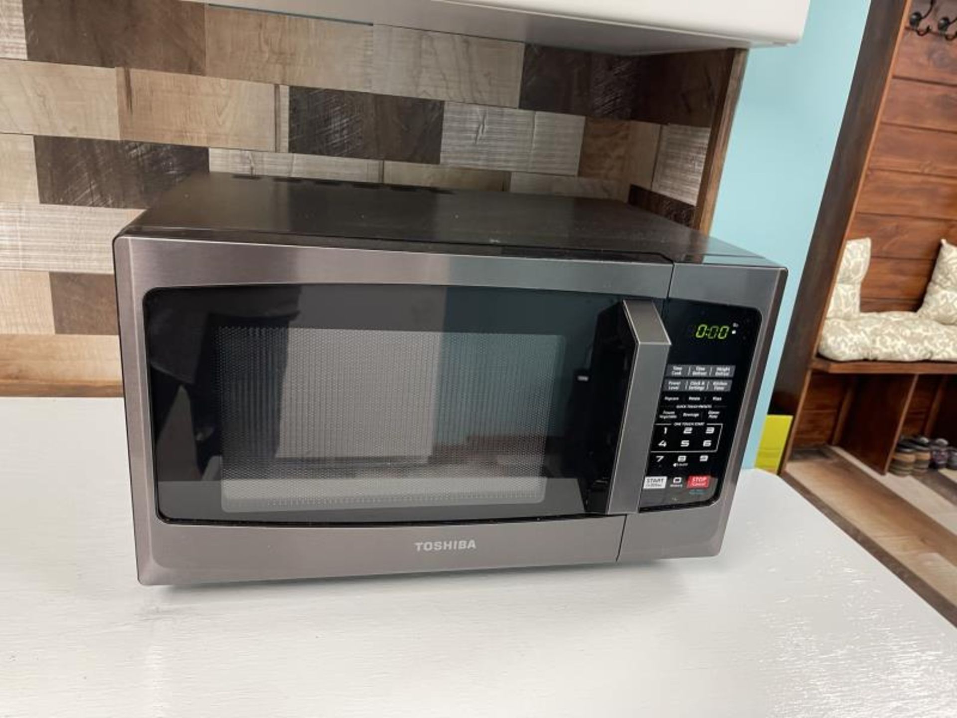 Farber Convection Toaster Oven, Black & Decker Toaster, Bunn Coffee Maker, Toshiba Microwave & Ninja - Image 3 of 4