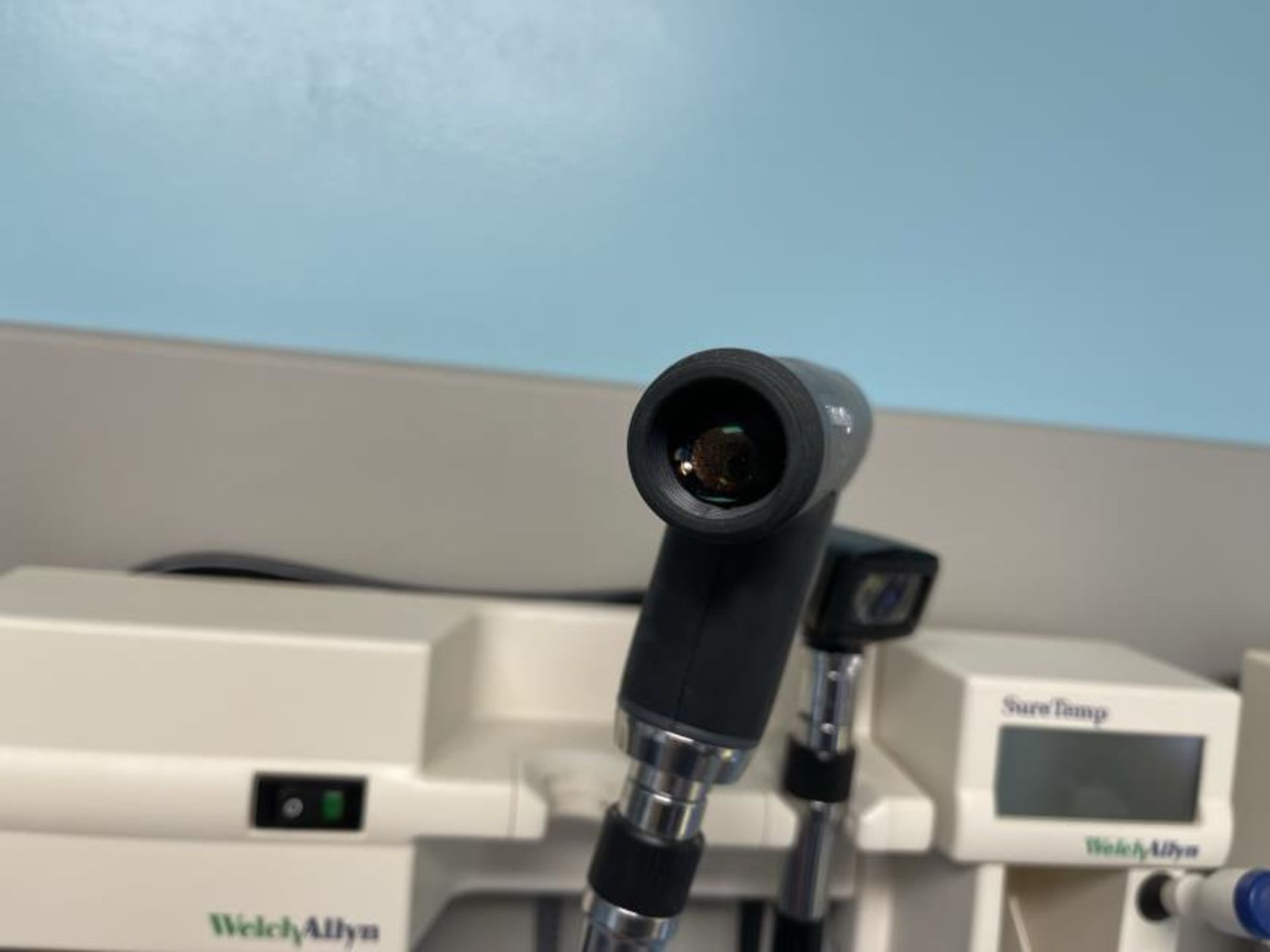 Welch Allyn Integrated Wall Diagnostic Set w/ Pan Optic Ophthalmoscope, Otoscope *+ - Image 2 of 5