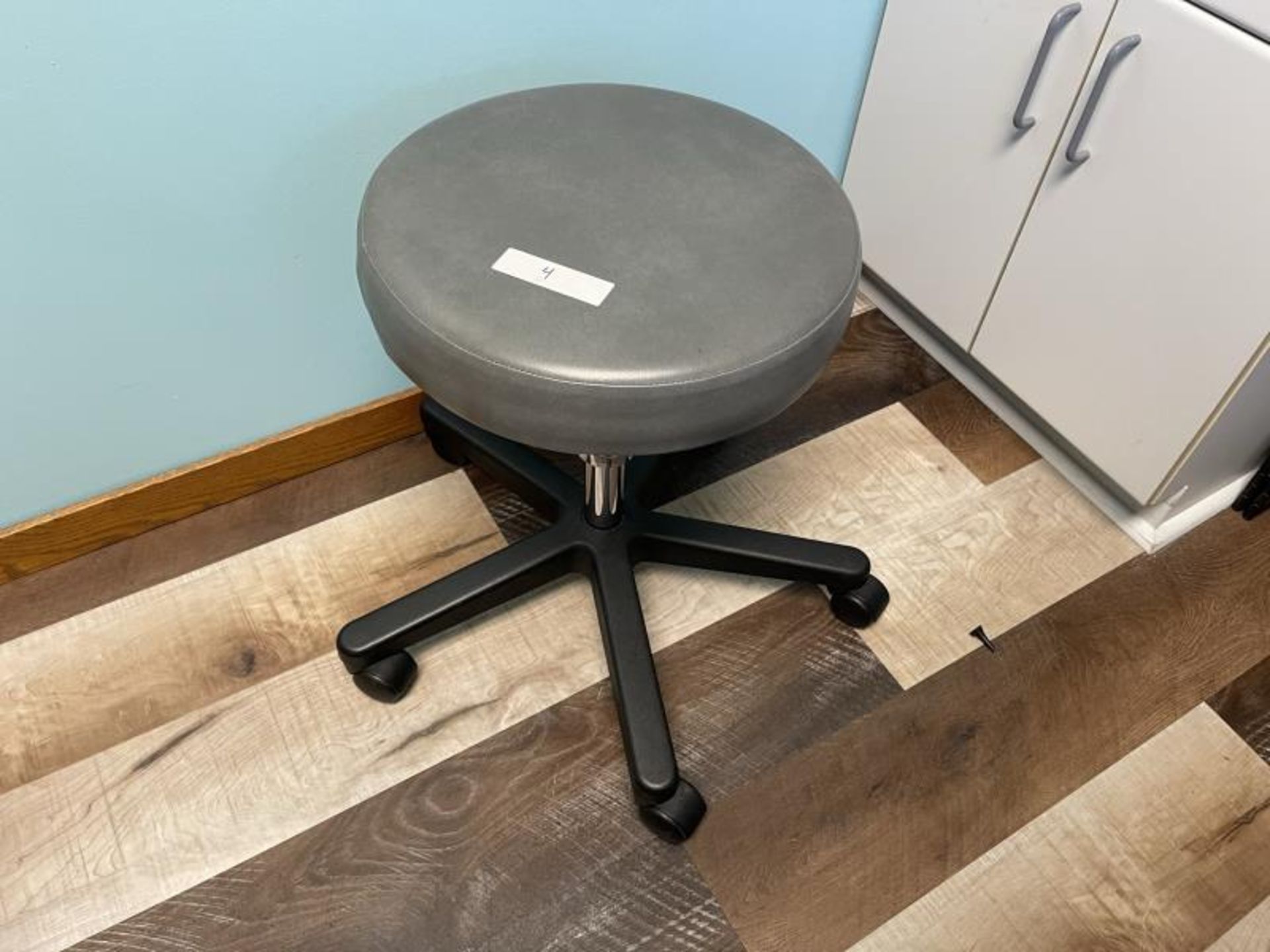 Dr's Stool by Midmark, Model: 193-001