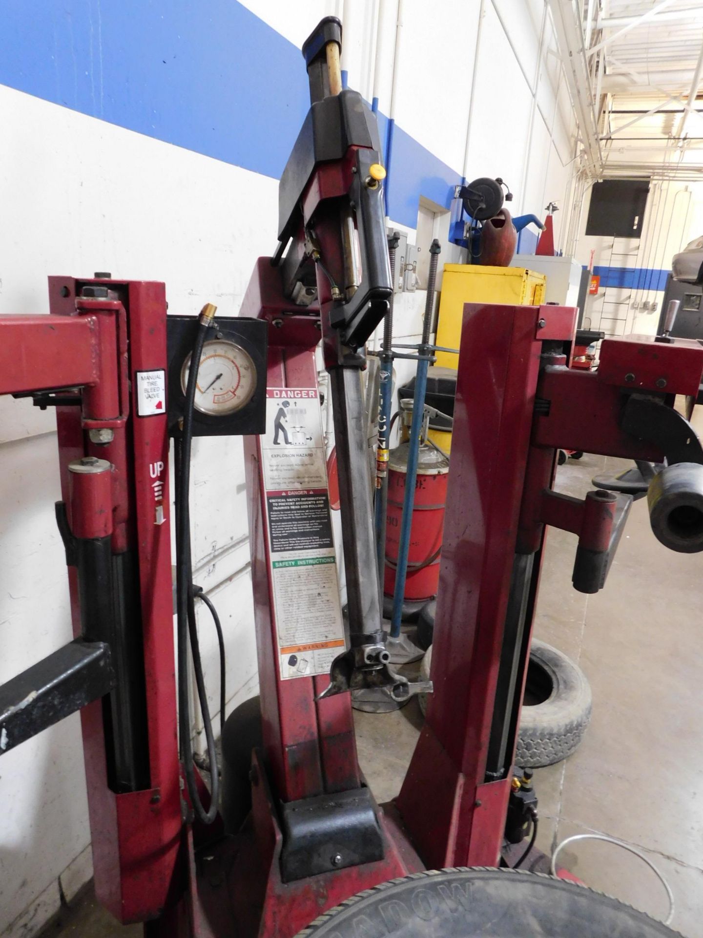 Coats Model 9010E Rim Clamp Tire Changer, SN Unknown - Image 4 of 5