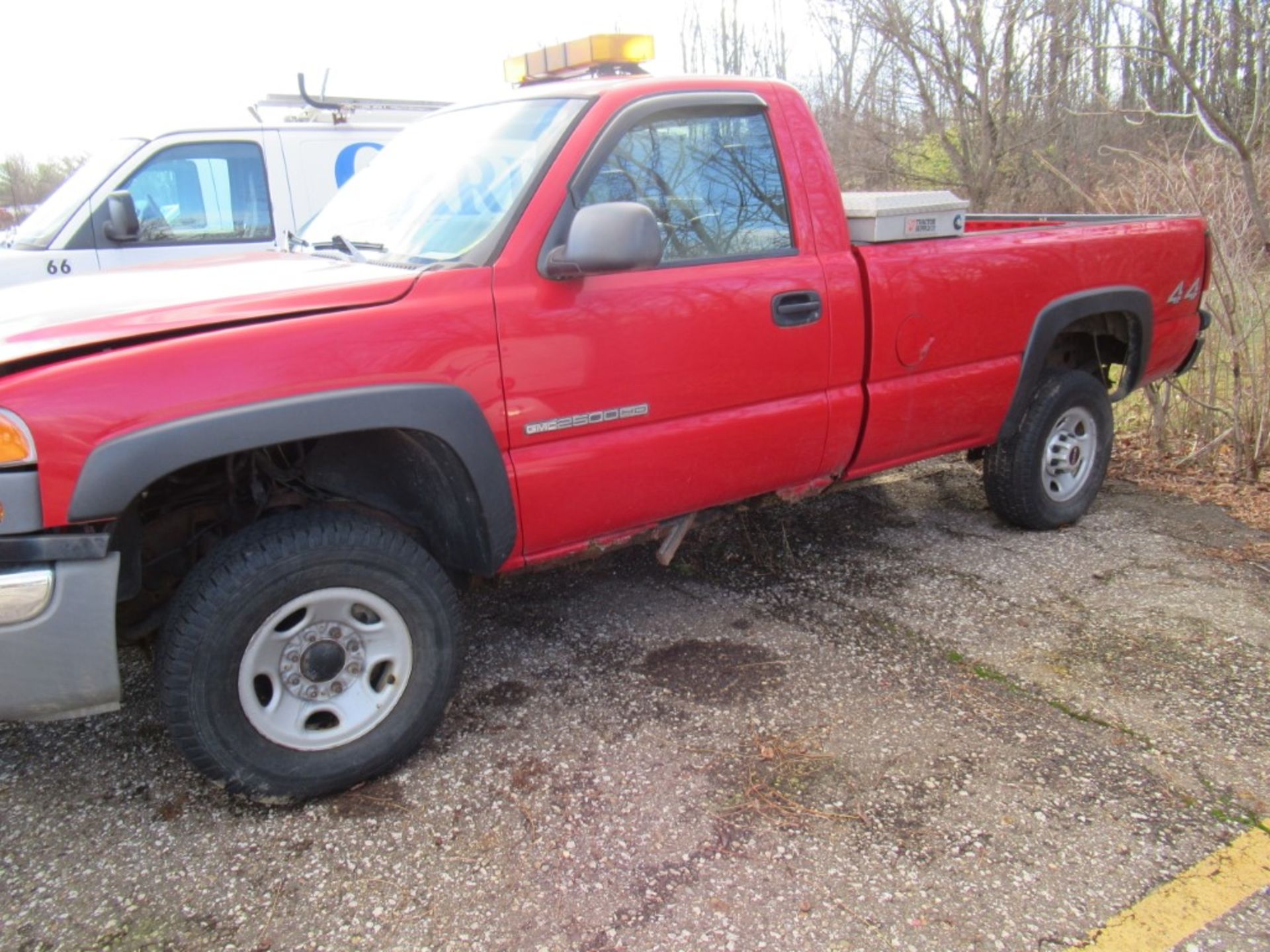 2005 GMC 2500 HD Pickup with Snow Plow, VIN 1GTHK24U05E308334, 4 WD, Automatic, AM/FM, Started - Image 9 of 37