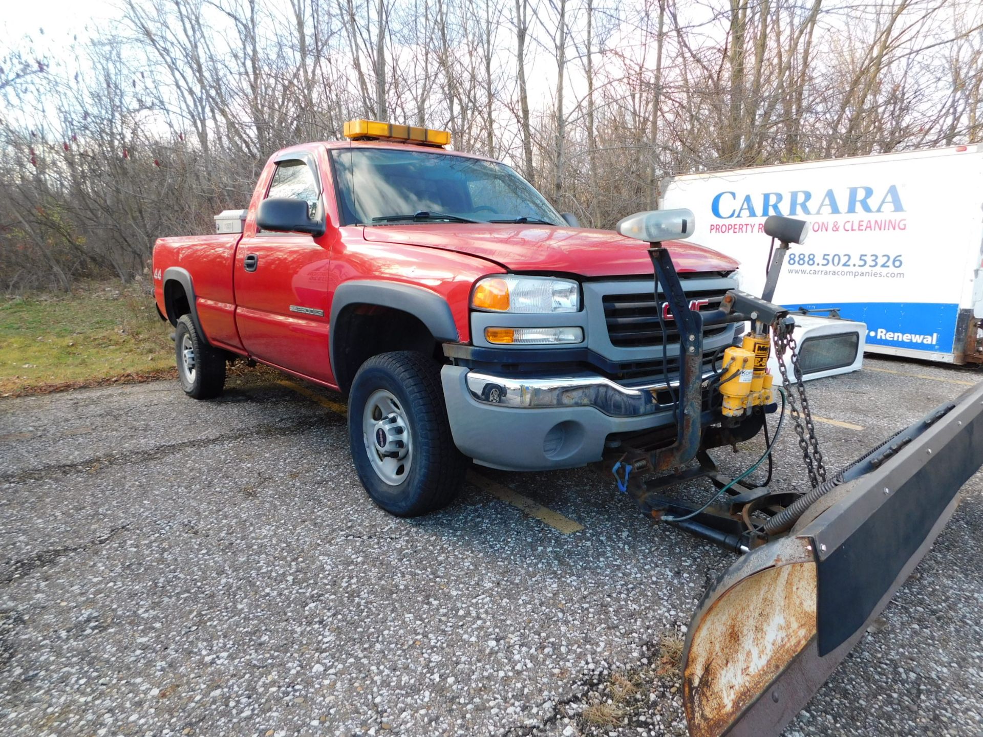 2005 GMC 2500 HD Pickup with Snow Plow, VIN 1GTHK24U05E308334, 4 WD, Automatic, AM/FM, Started