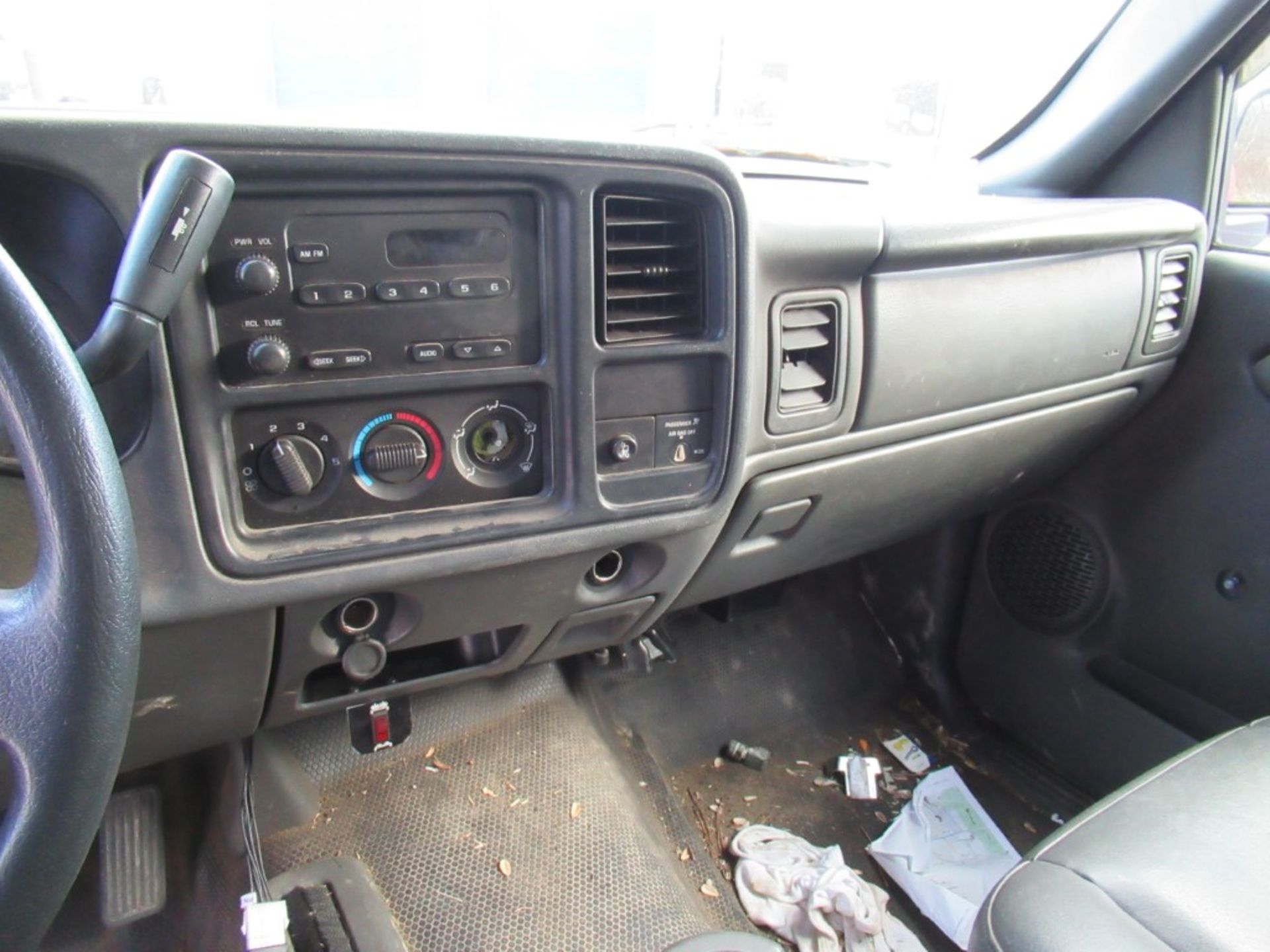 2005 GMC 2500 HD Pickup with Snow Plow, VIN 1GTHK24U05E308334, 4 WD, Automatic, AM/FM, Started - Image 31 of 37