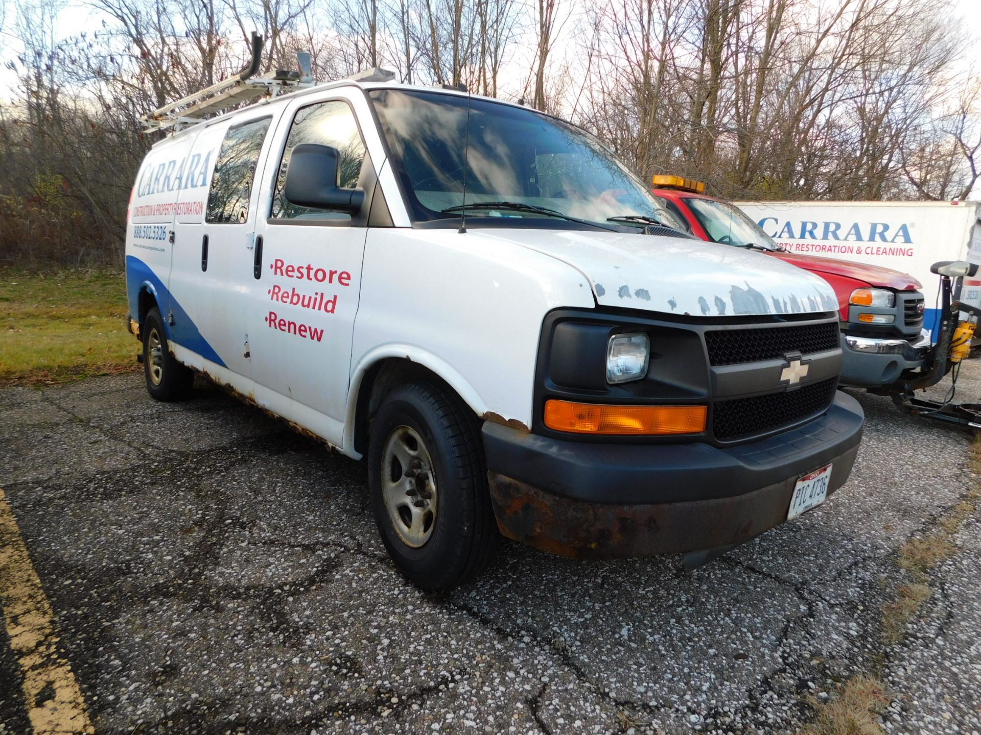 2005 Chevrolet Express Cargo Van, VIN 1GCFG15X651257294, Automatic, AC, AM/FM, Towing, Cracked