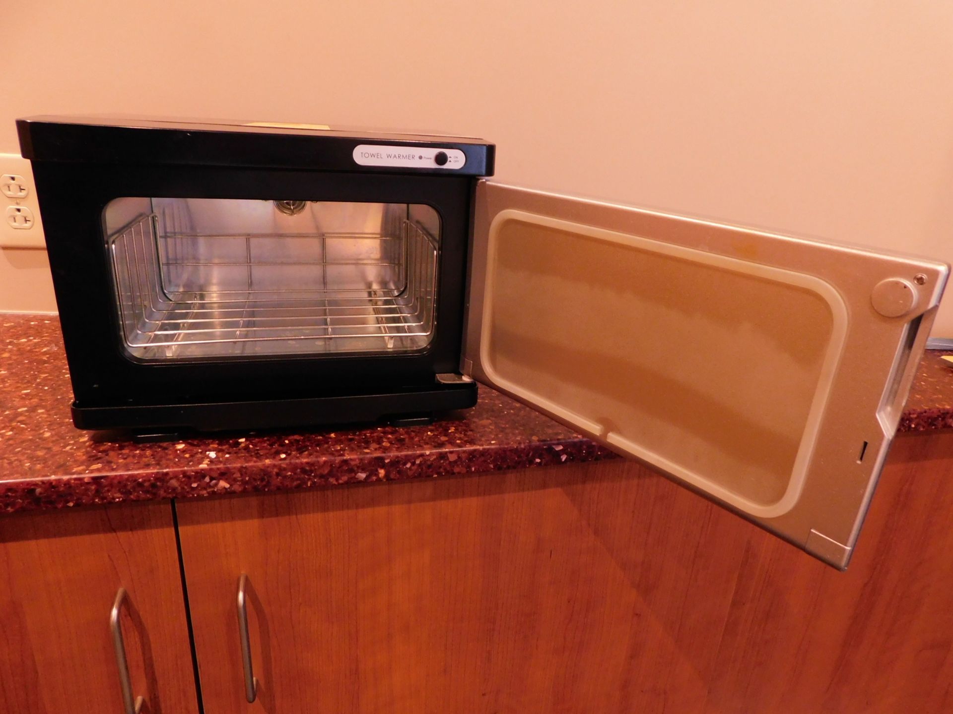 EarthLite UV Hot Towel Mini Warmer - Image 5 of 8