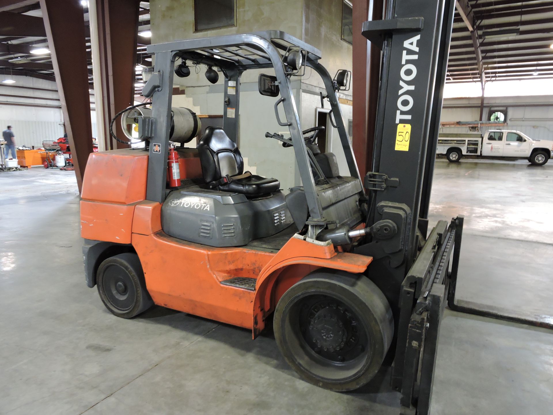 Toyota Model 7FGCU70 Forklift 14,600 lb. Lifting Cap. @ 24", Hard Tire, LP Gas, 12' Mast, Side - Image 2 of 5