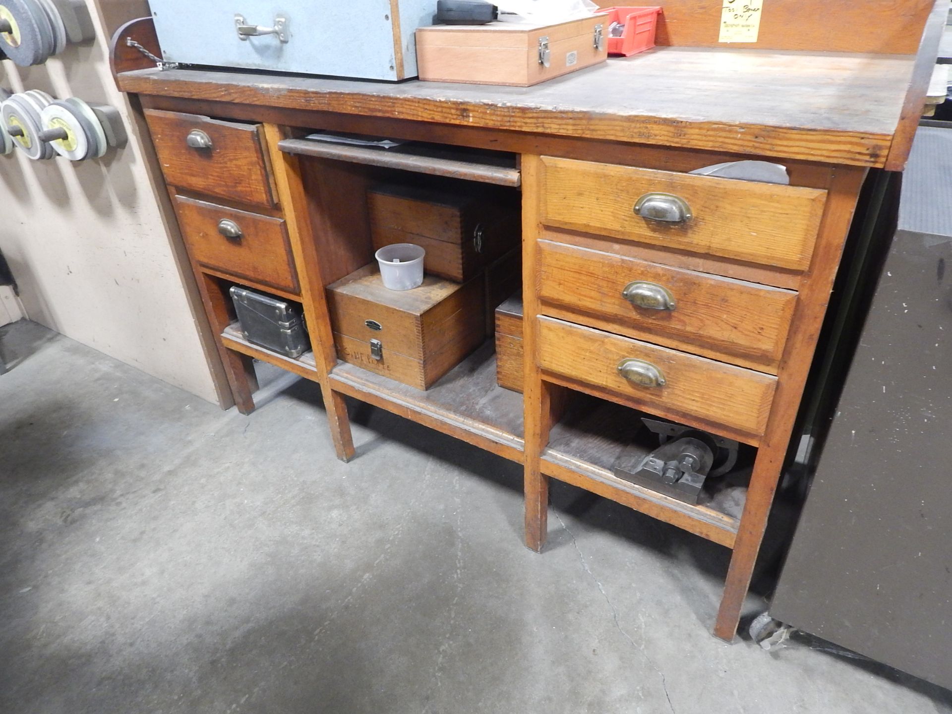 Toolmaker's Bench, No item on top of bench or on bench shelf in photo