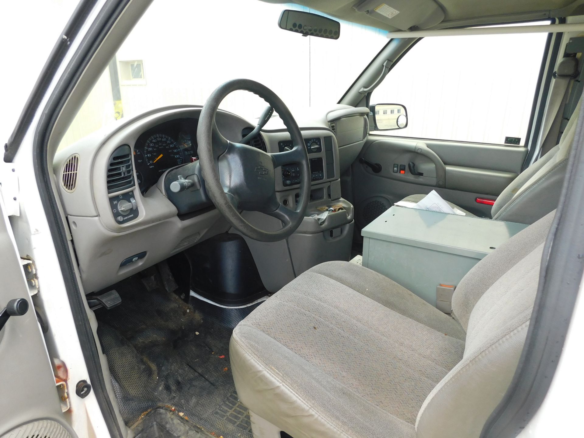 2000 Chevrolet Astro Van, approx, 175,000 miles - Image 9 of 10