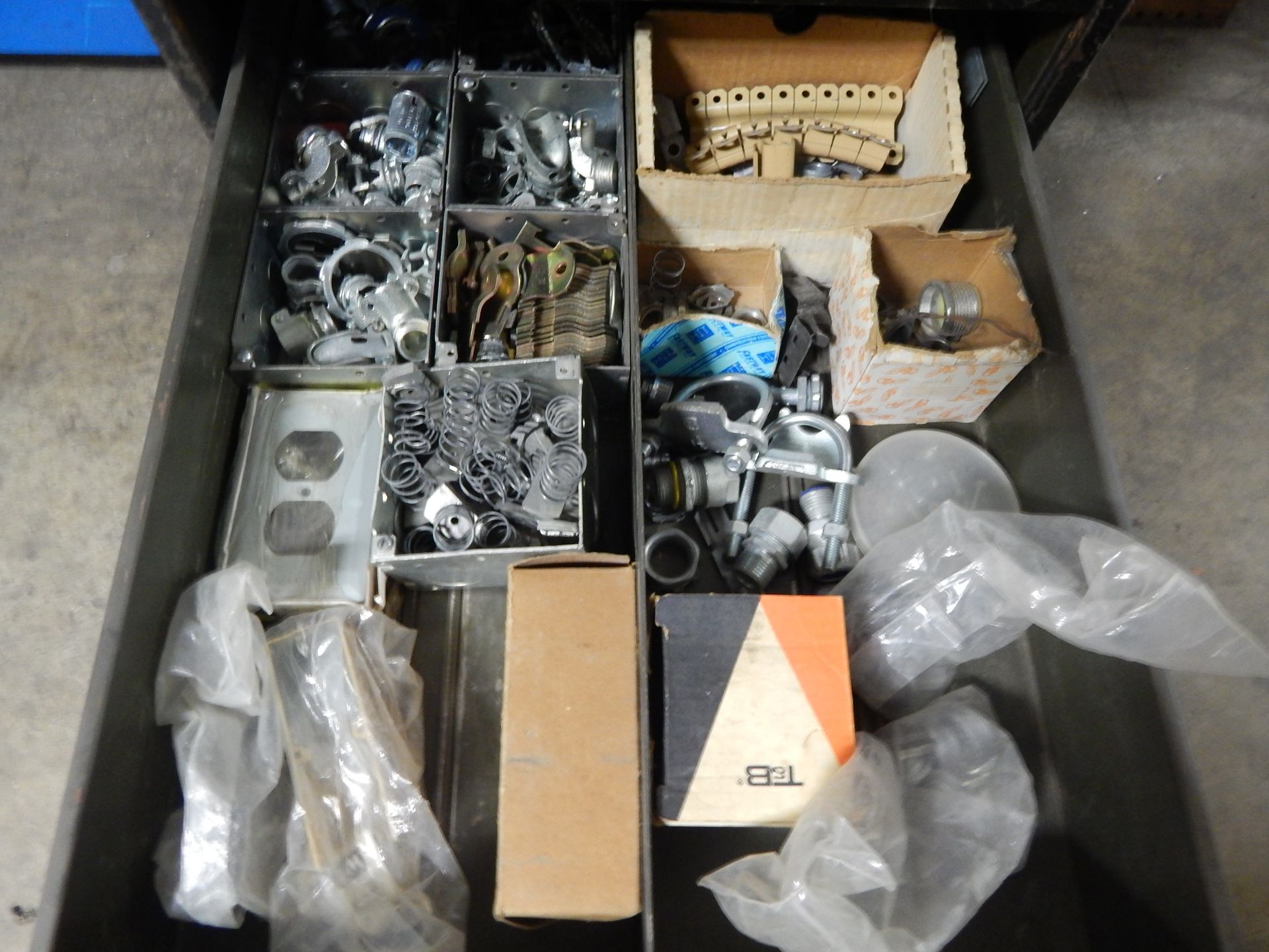 4-Drawer Cabinet with Electrical Components - Image 4 of 7