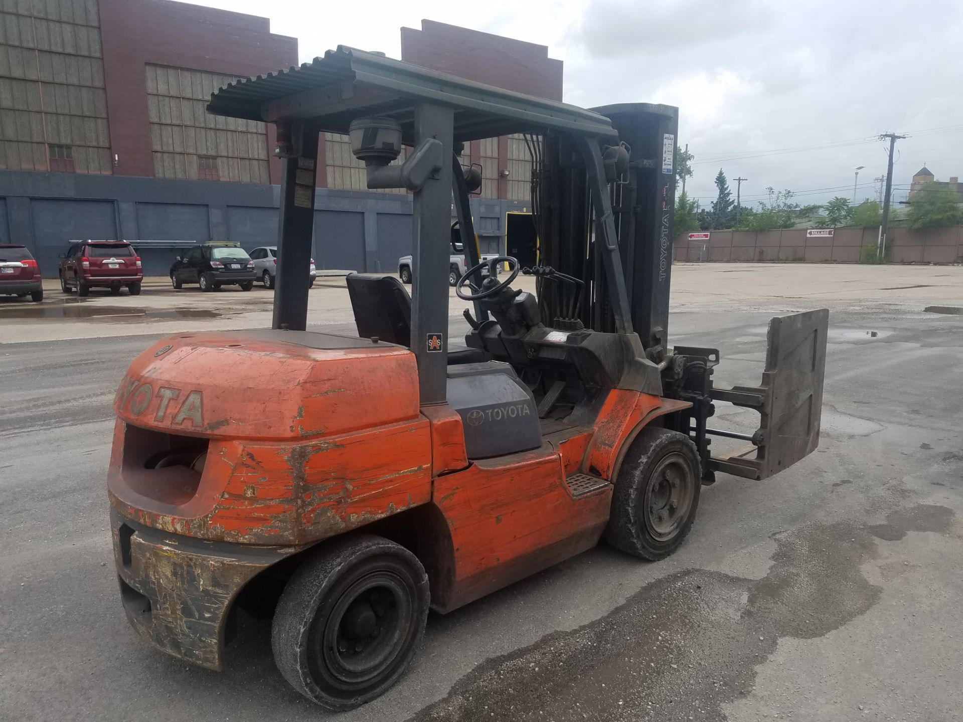 Toyota Model 7FDU35, s/n 70499, 5,000 Lb. Capacity, Diesel, Hard Tire, with Cascase Multi Clamp - Image 4 of 6