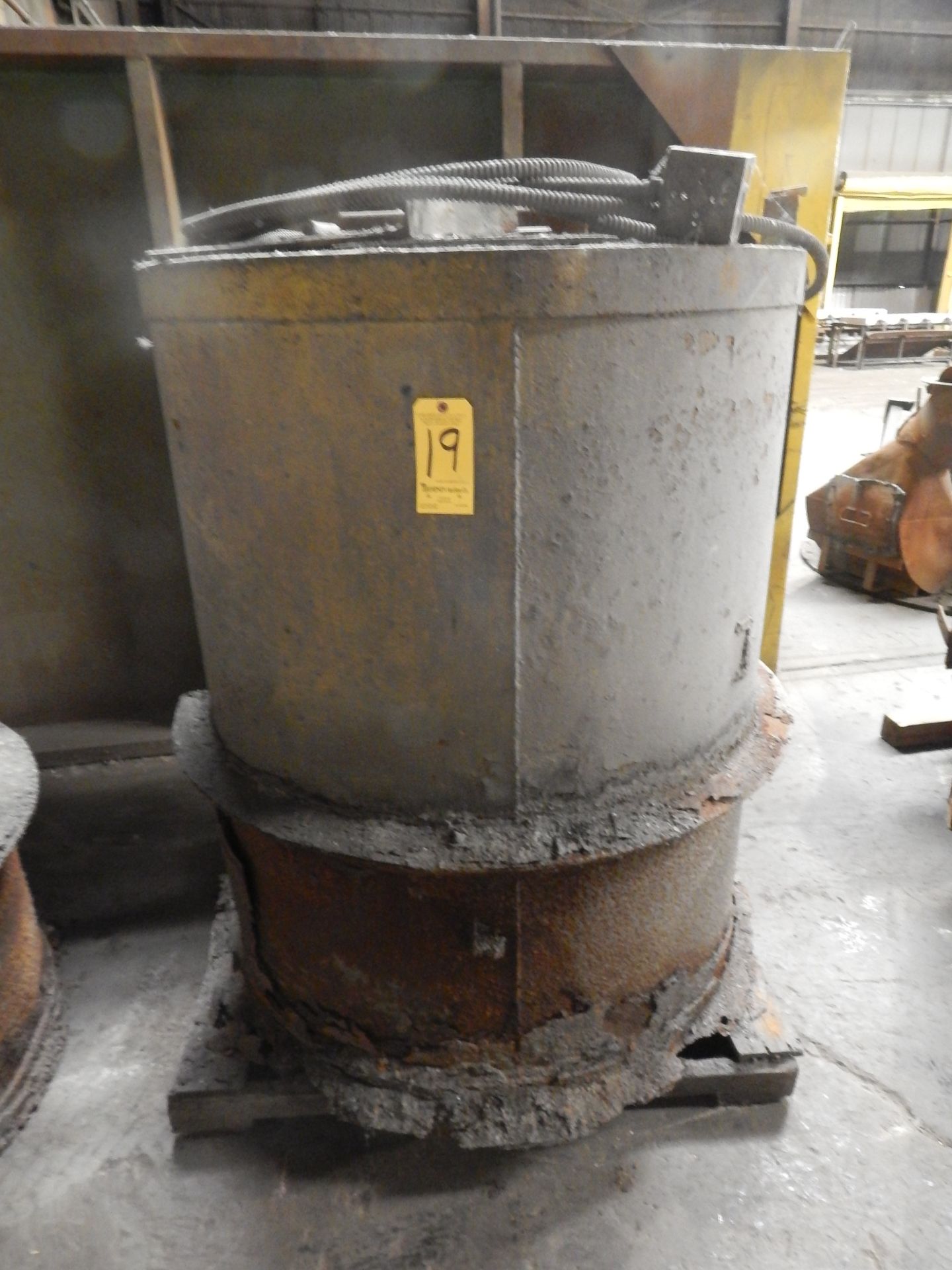 24" Diameter Lead Pot