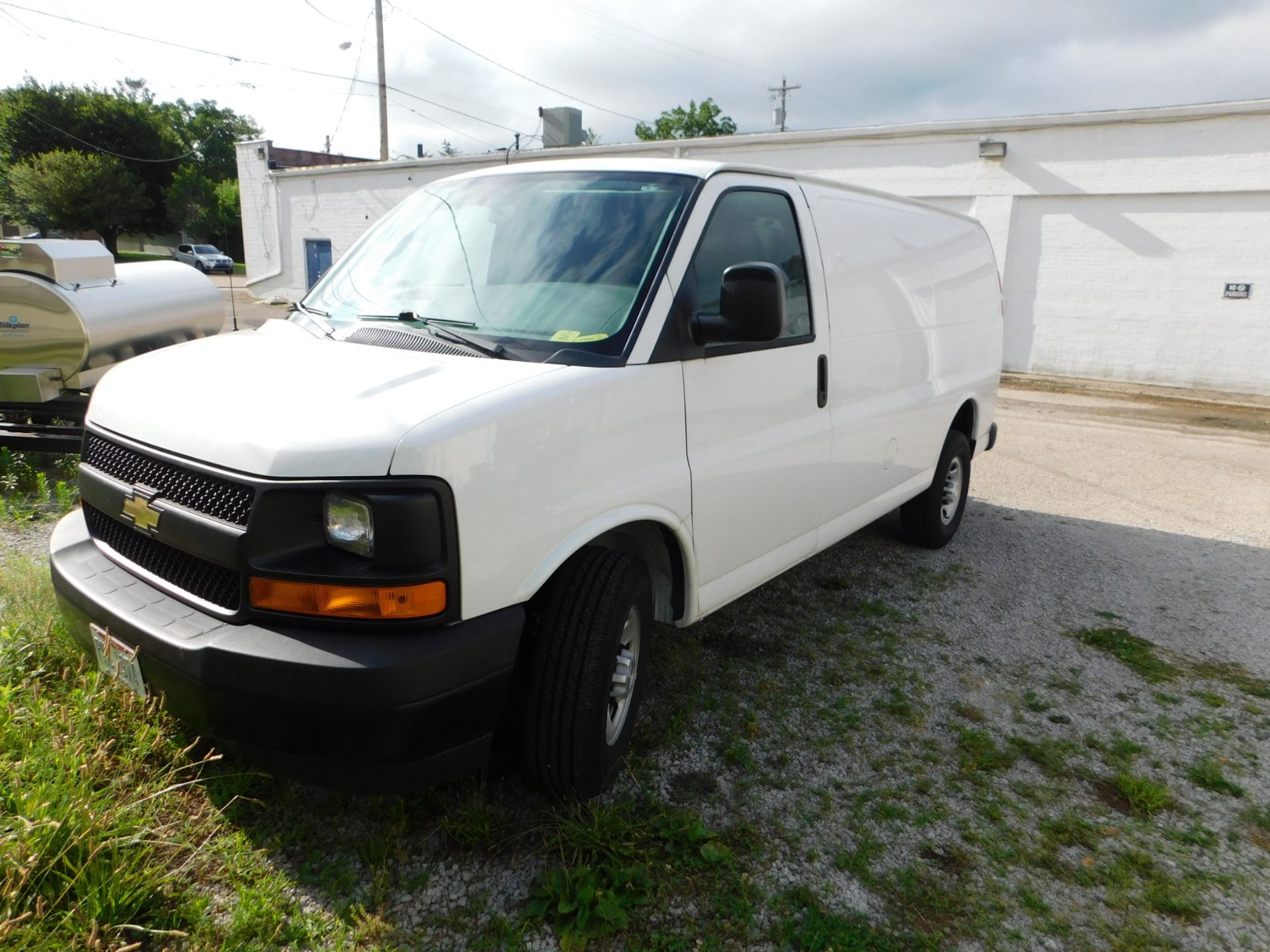 2017 Chevy 2500 Express Cargo Van, 18,100 Miles, L20 4.8L Engine, Gas Hitch, VIN 1GCWGAFF8H1347332 - Image 7 of 12