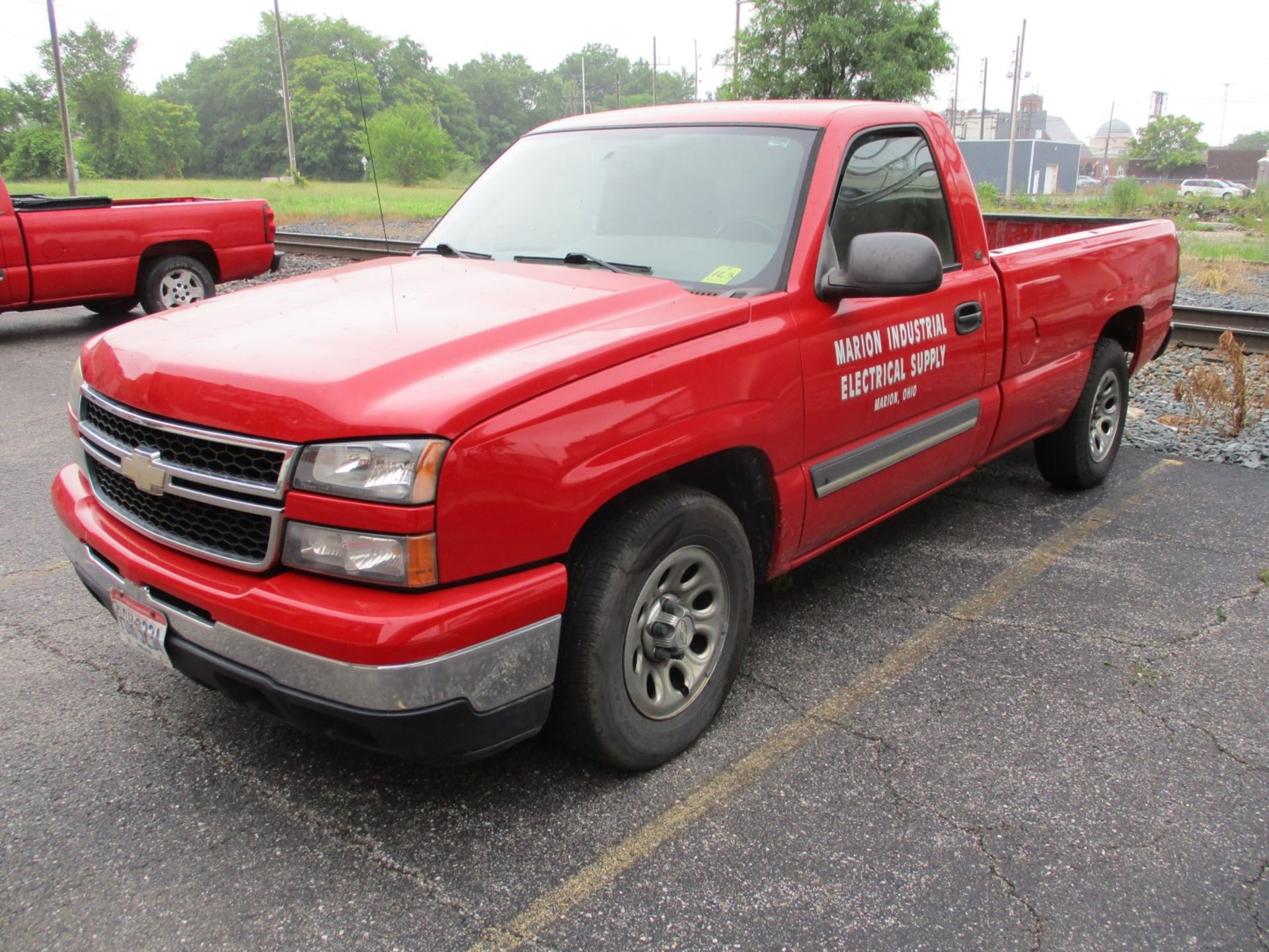 2006 Chevrolet Silverado 1500 LT Pickup, VIN 1GCEC14T46E140572, Regular Cab, Automatic, AC, 8' - Image 2 of 26