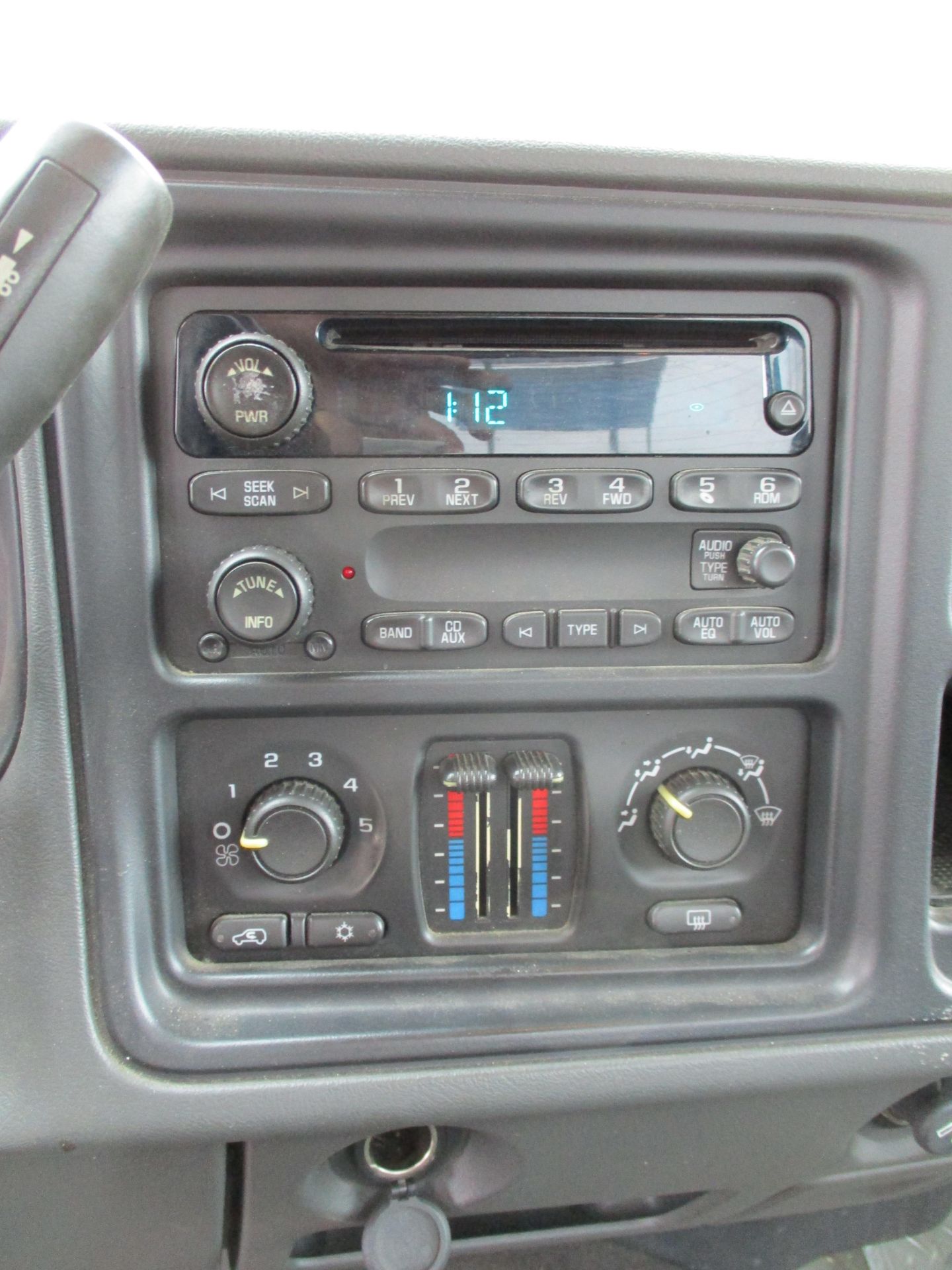 2006 Chevrolet Silverado 1500 LT Pickup, VIN 1GCEC14T46E140572, Regular Cab, Automatic, AC, 8' - Image 19 of 26