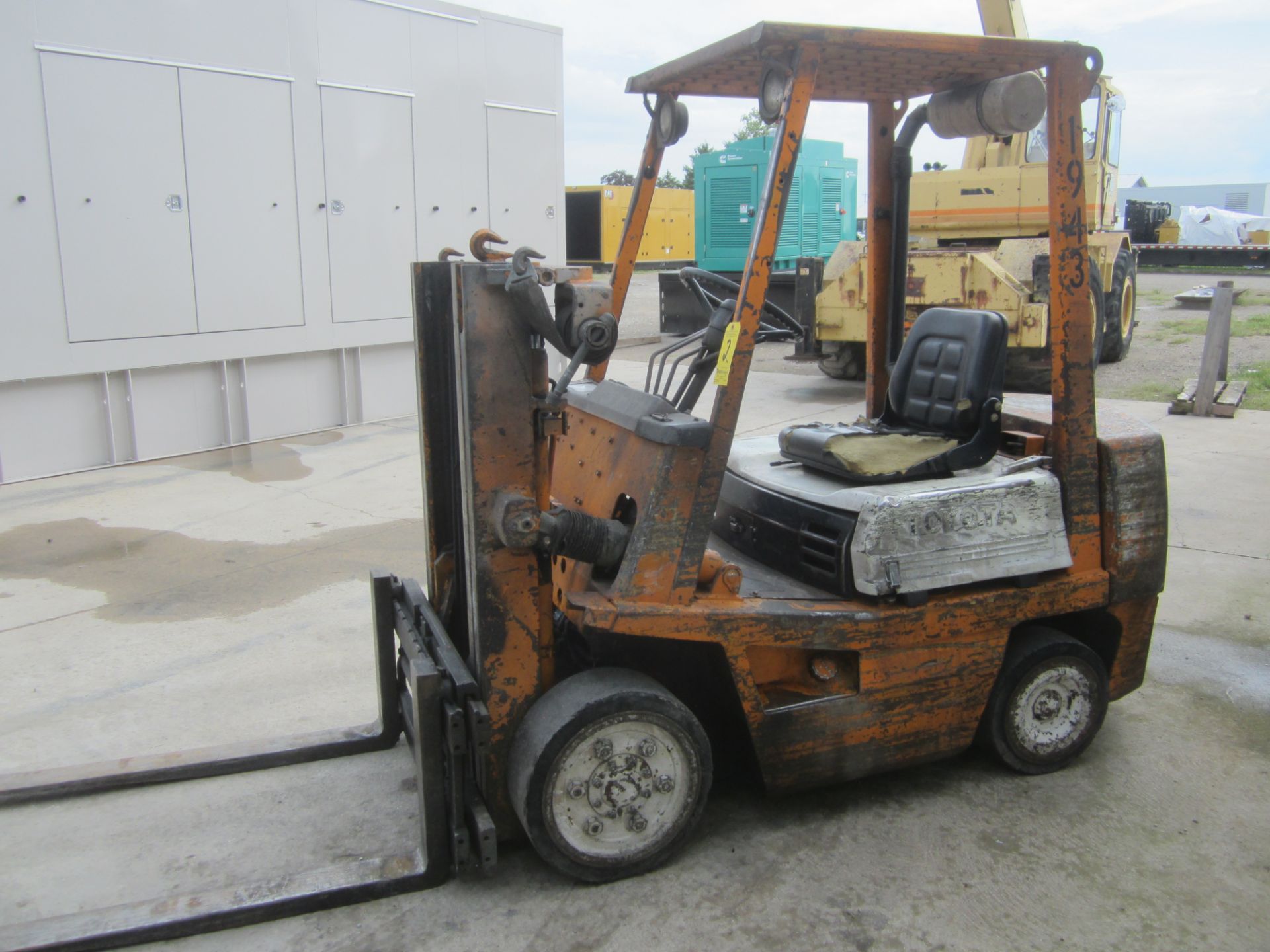 Toyota Model 02-2FDC25 Fork Lift, s/n 2FDC25-12747, 5,000 Lb. Capacity, Diesel, Hard Tire, 2-Stage - Image 5 of 8