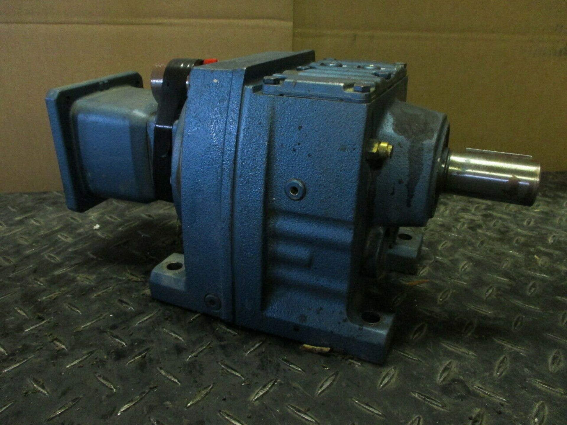 SEW Eurodrive R47AQA115/2 Gear Box Ratio 23.28 - Image 3 of 4