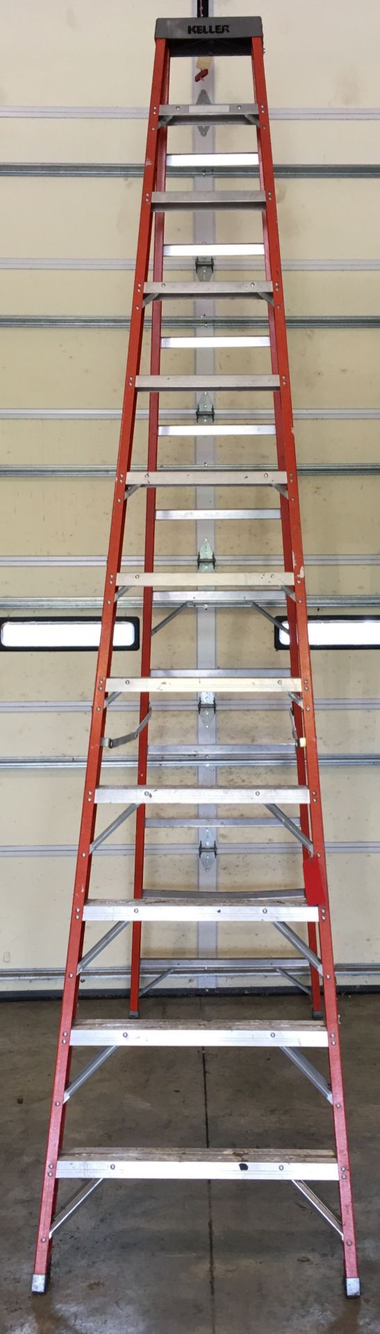 Keller 12Ft Fiberglass step Ladder - Image 3 of 4