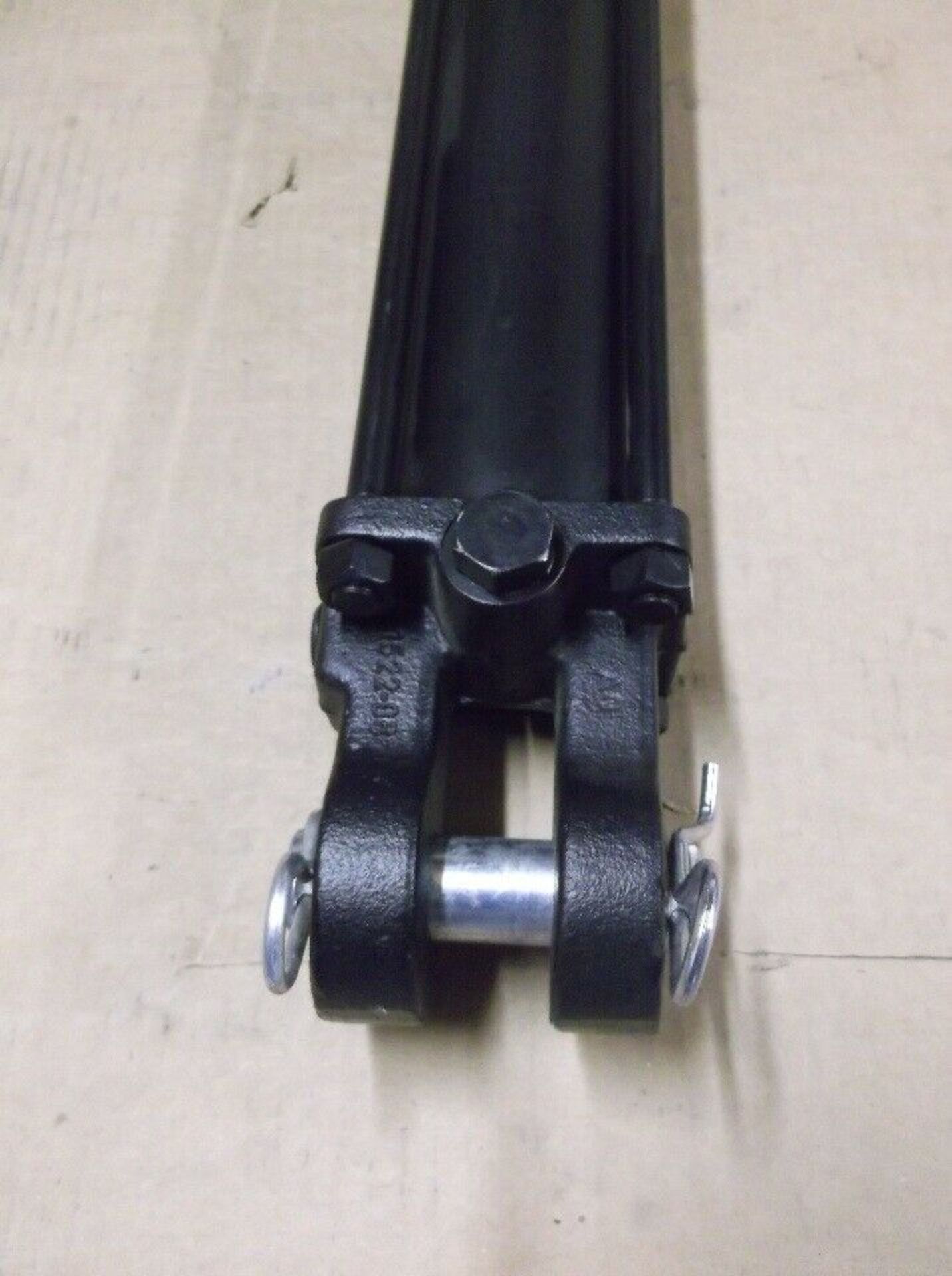 New Eaton Fieldmate Plus Agricultural Hydraulic Cylinder Model# 3024-FMH, 24" Stroke, 3" Bore, Ram D - Image 4 of 4