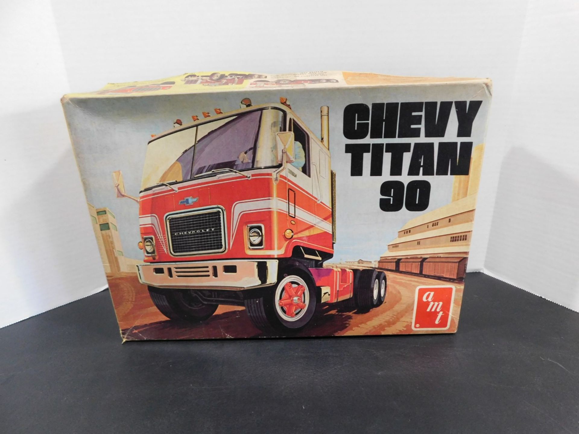 AMT Chevy Titan 90 Model, T509