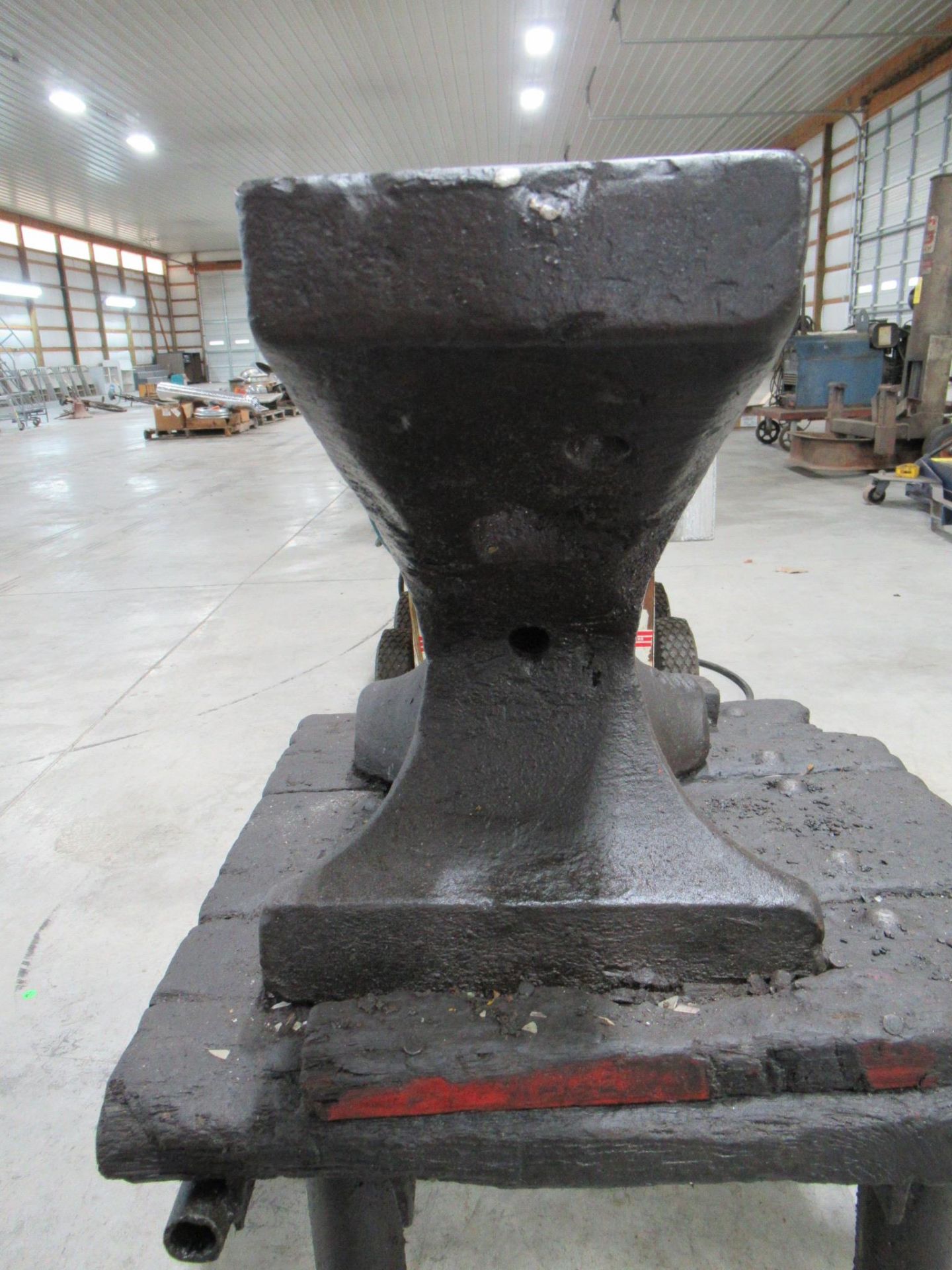 Anvil Est. 500 lbs., 36" Long x 17" Tall x 6.5" Wide - Image 7 of 8