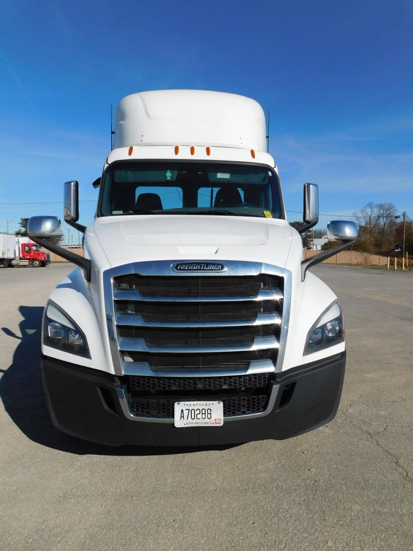2019 Freightliner Tandem Axle Cascadia 126 Truck Tractor, Day Cab, 525 HP Detroit DD13 Diesel - Image 8 of 25