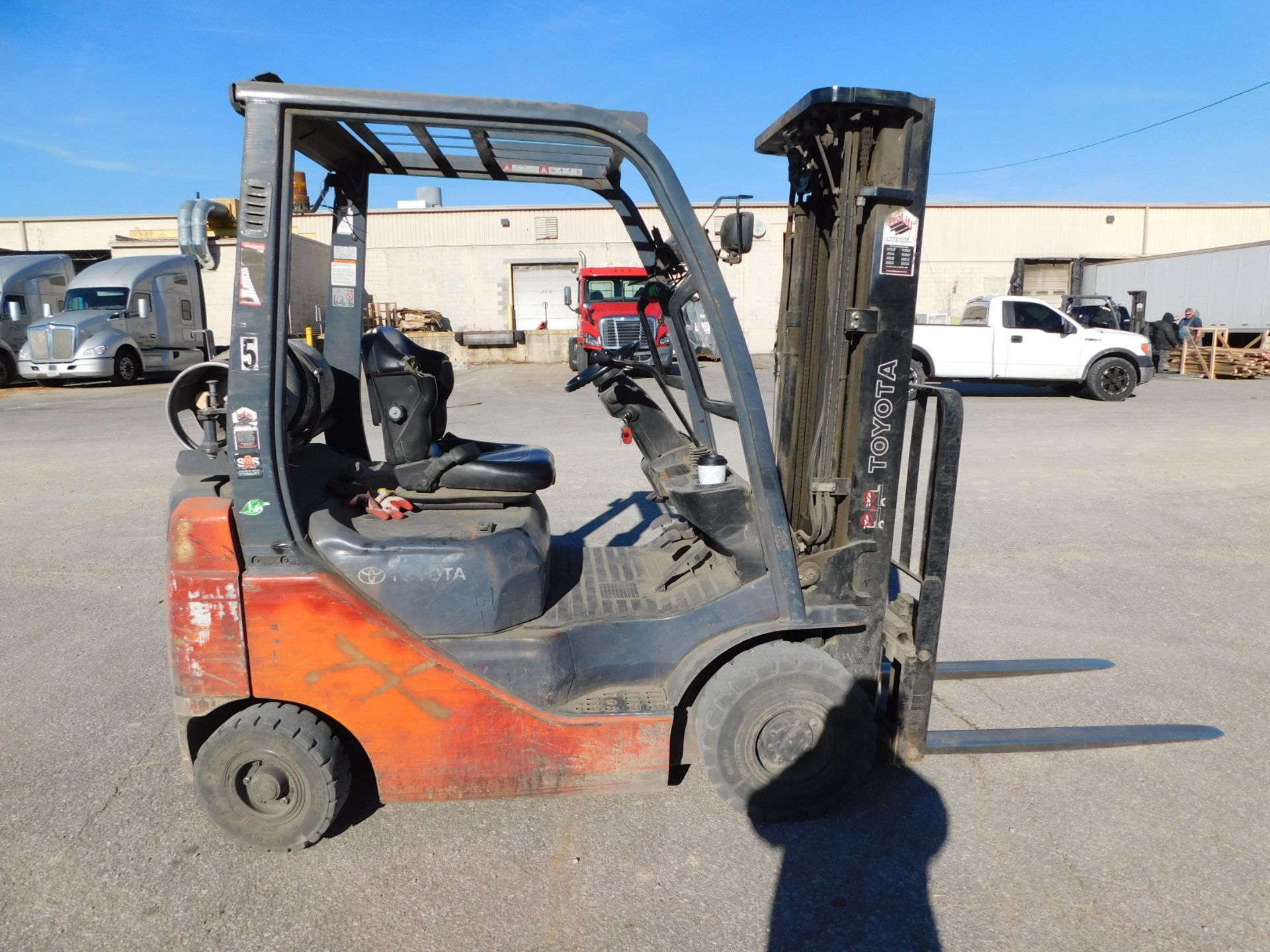 Toyota 8FGU15 Fork Lift Truck, SN 64661, 2,500 lb. Max. Load Capacity, LP Gas Engine, Overhead - Image 7 of 20