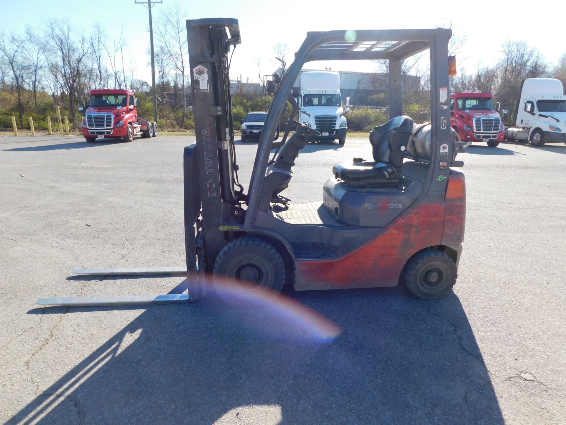 Toyota 8FGU15 Fork Lift Truck, SN 64658, 2,500 lb. Max. Load Capacity, LP Gas Engine, Overhead - Image 4 of 21