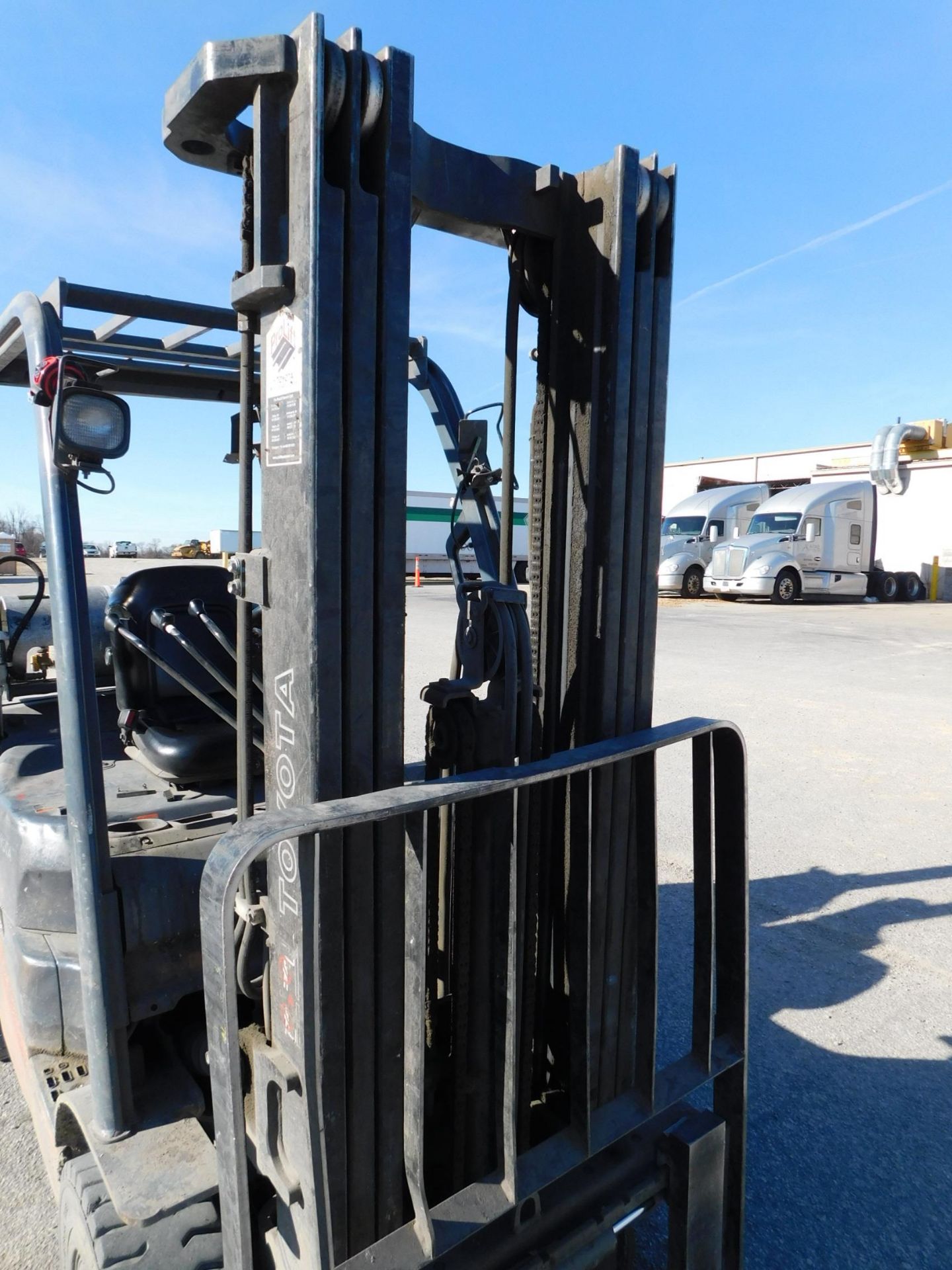 Toyota 8FGU15 Fork Lift Truck, SN 64658, 2,500 lb. Max. Load Capacity, LP Gas Engine, Overhead - Image 14 of 21