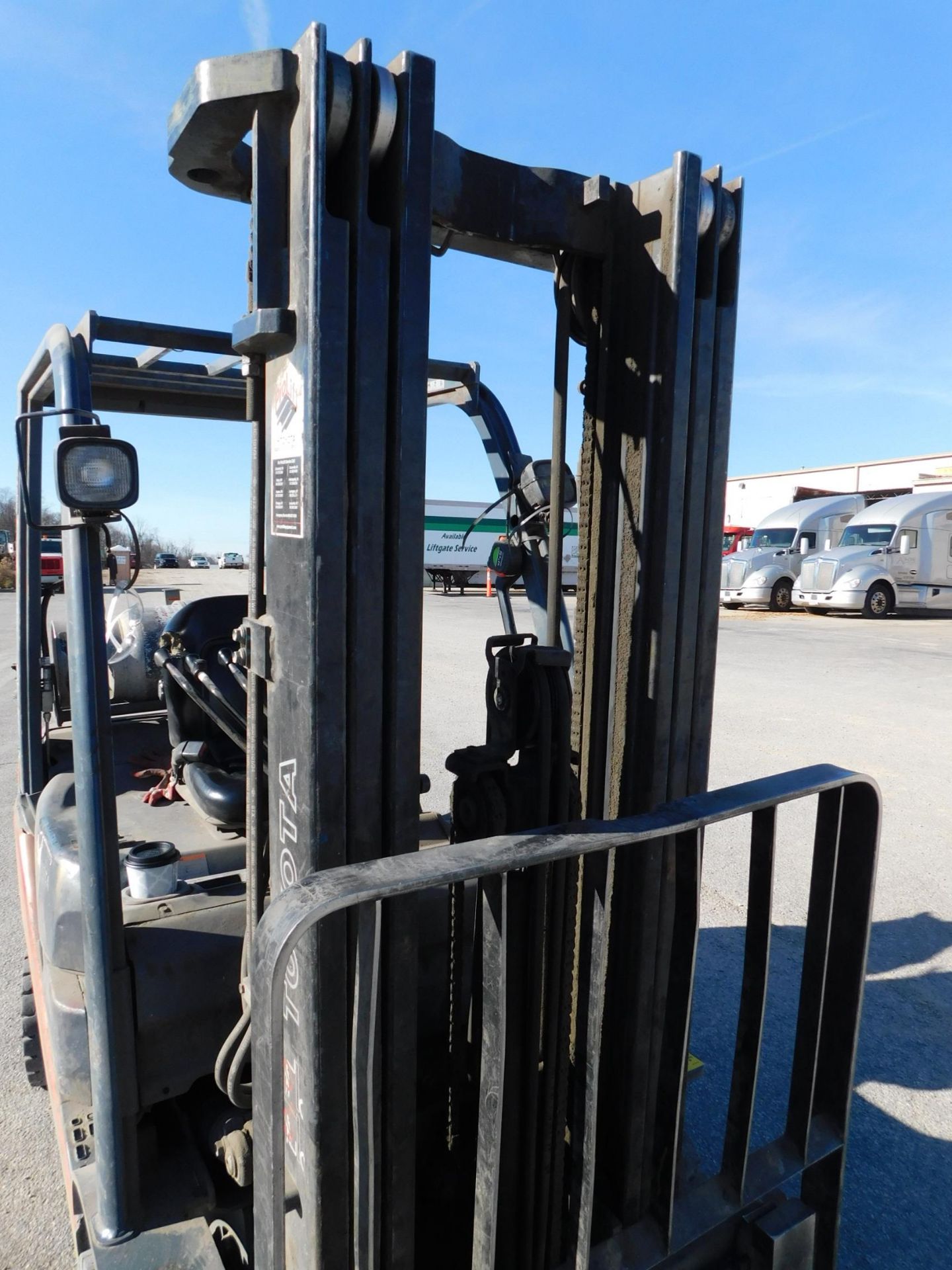 Toyota 8FGU15 Fork Lift Truck, SN 64661, 2,500 lb. Max. Load Capacity, LP Gas Engine, Overhead - Image 13 of 20