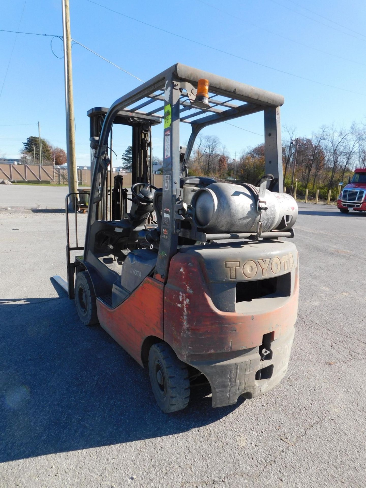 Toyota 8FGU15 Fork Lift Truck, SN 64661, 2,500 lb. Max. Load Capacity, LP Gas Engine, Overhead - Image 5 of 20