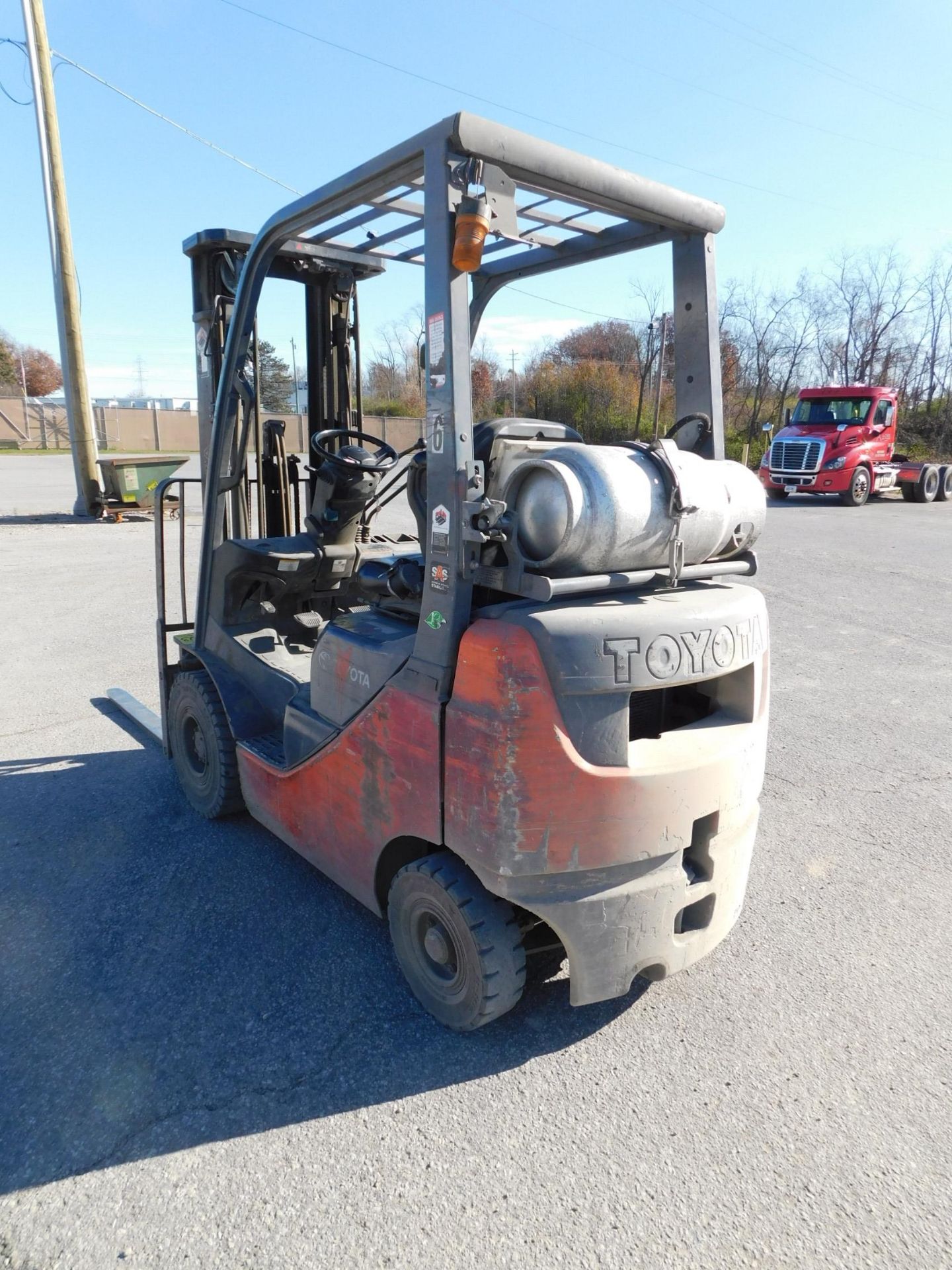 Toyota 8FGU15 Fork Lift Truck, SN 64658, 2,500 lb. Max. Load Capacity, LP Gas Engine, Overhead - Image 5 of 21