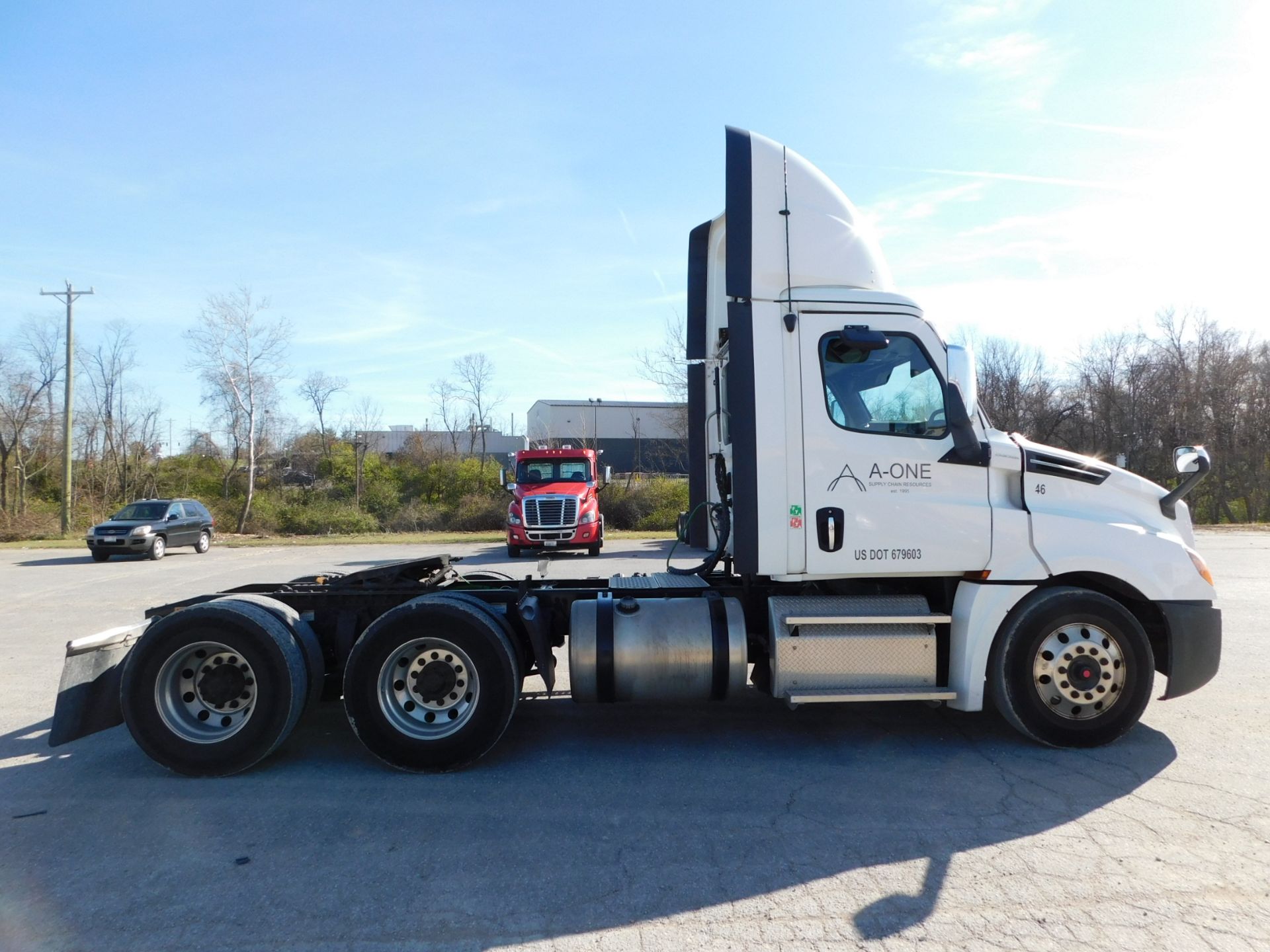 2019 Freightliner Tandem Axle Cascadia 126 Truck Tractor, Day Cab, 525 HP Detroit DD13 Diesel - Image 6 of 25