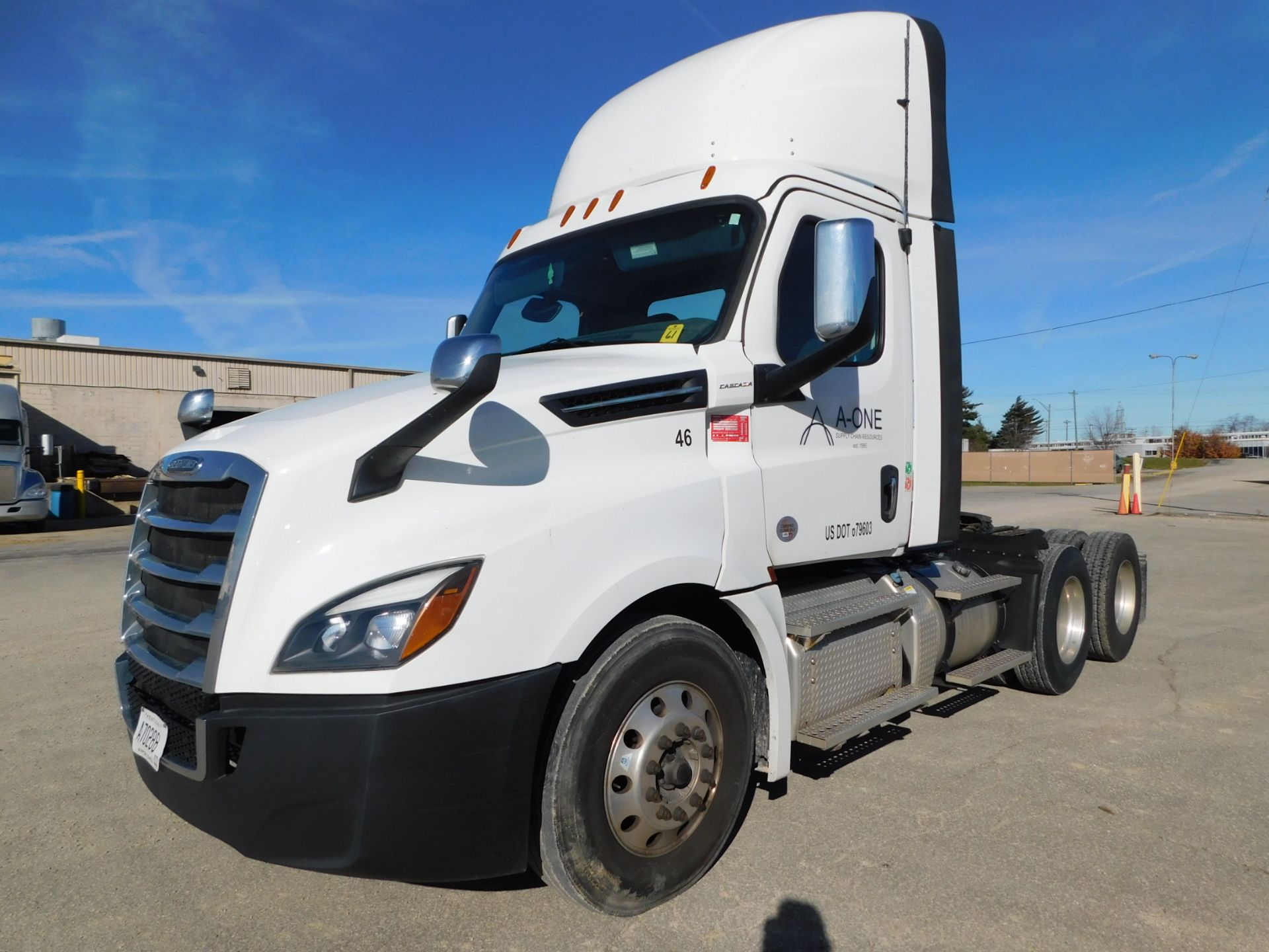 2019 Freightliner Tandem Axle Cascadia 126 Truck Tractor, Day Cab, 525 HP Detroit DD13 Diesel