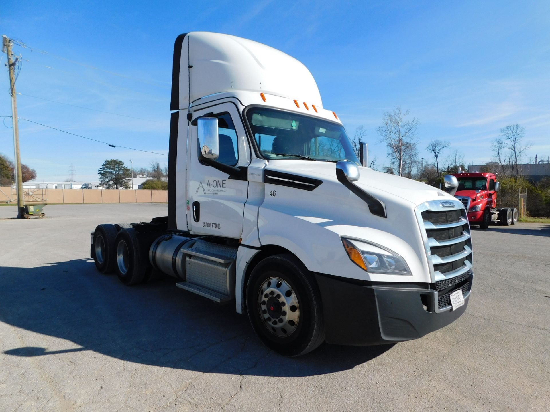 2019 Freightliner Tandem Axle Cascadia 126 Truck Tractor, Day Cab, 525 HP Detroit DD13 Diesel - Image 7 of 25