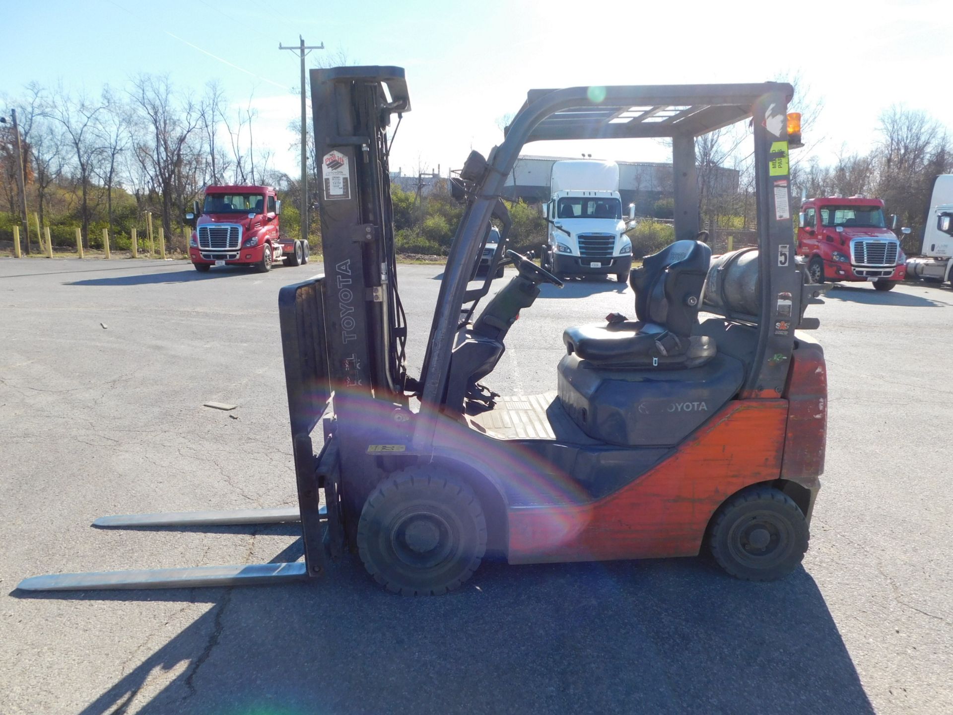 Toyota 8FGU15 Fork Lift Truck, SN 64661, 2,500 lb. Max. Load Capacity, LP Gas Engine, Overhead - Image 4 of 20