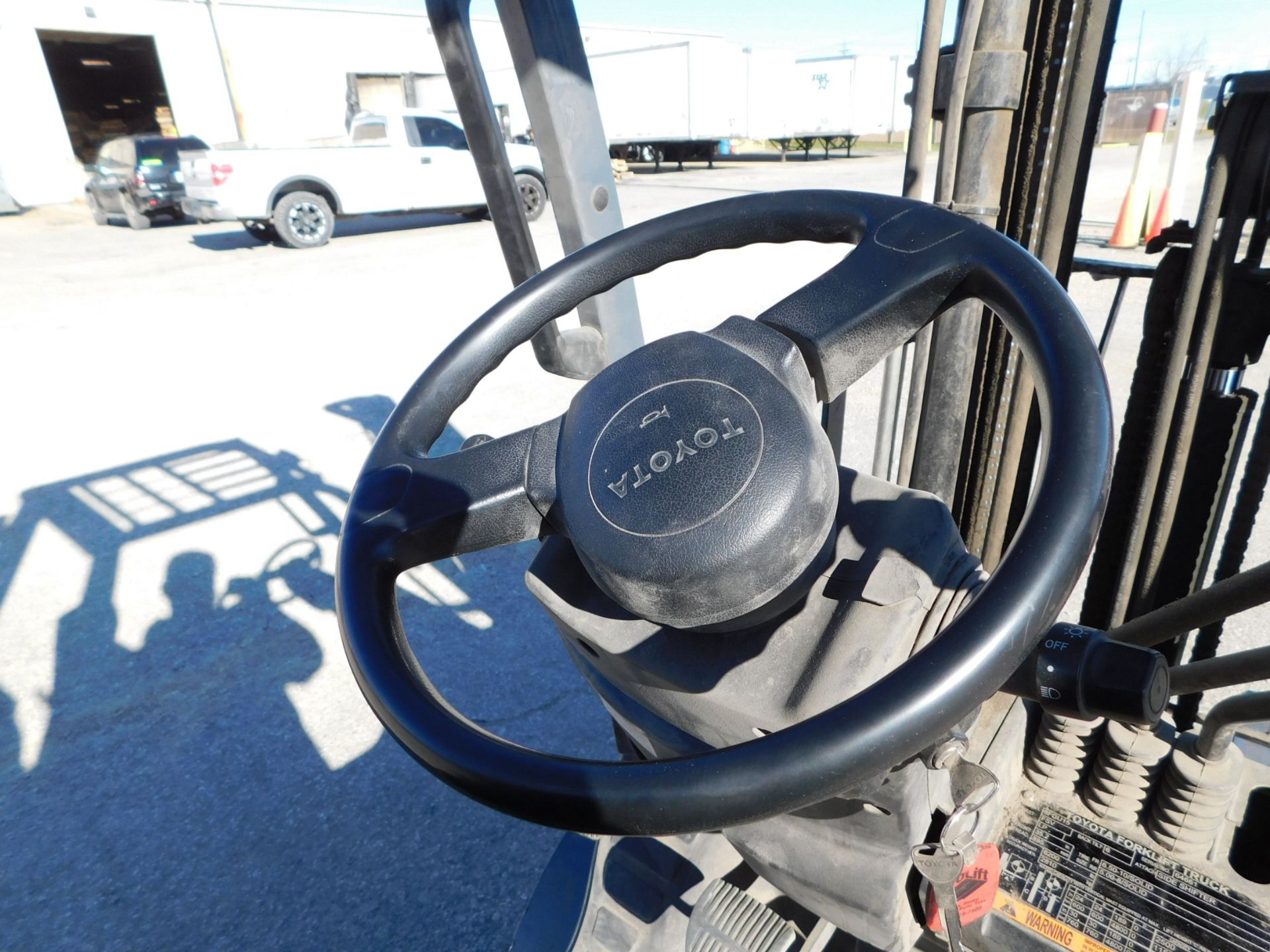 Toyota 8FGU15 Fork Lift Truck, SN 64661, 2,500 lb. Max. Load Capacity, LP Gas Engine, Overhead - Image 16 of 20