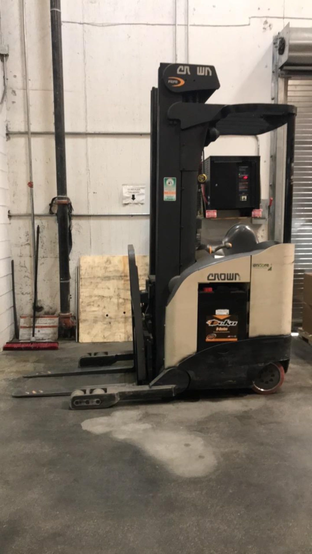 Reach Truck with Battery Charger