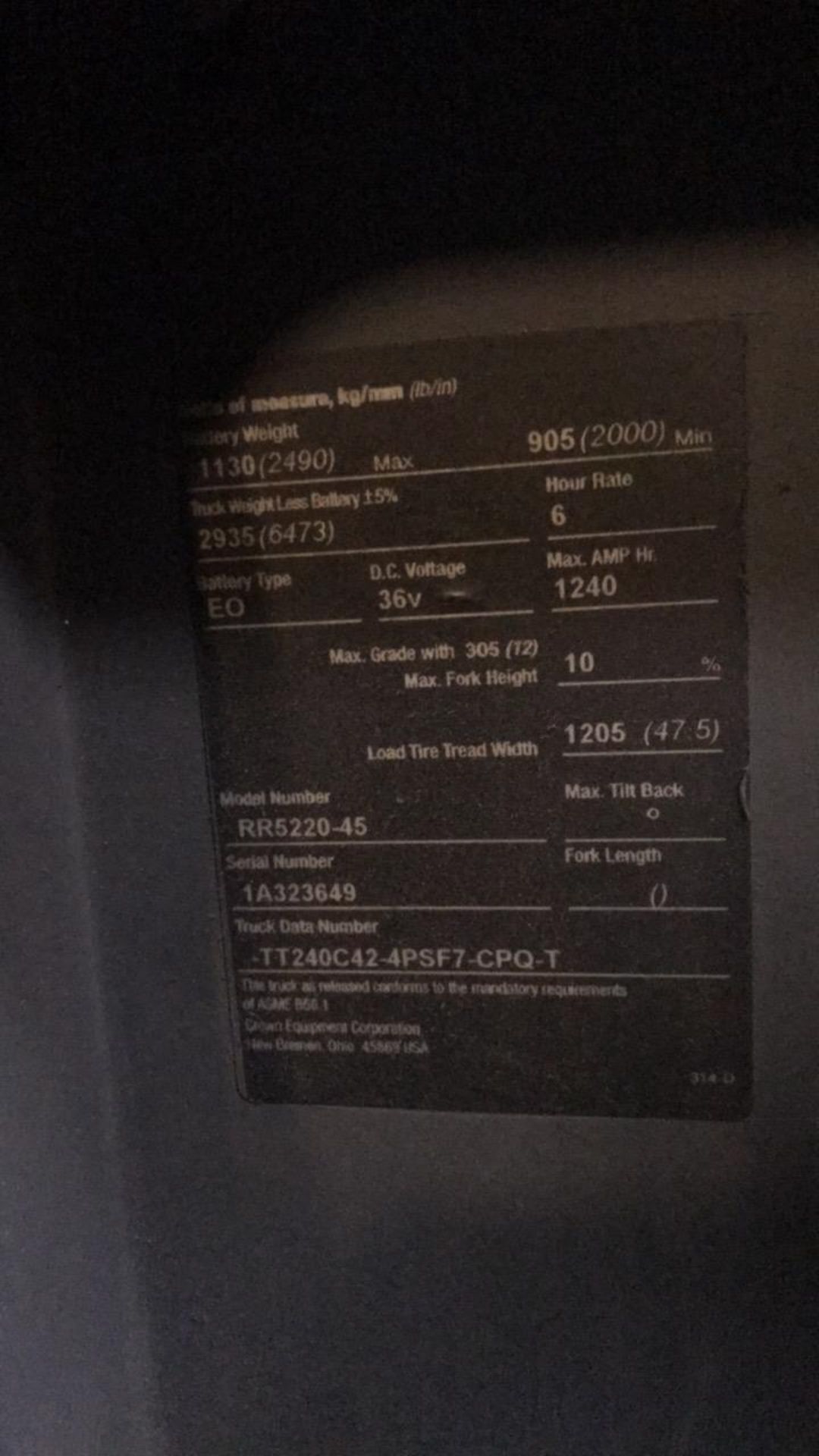 Reach Truck with Battery Charger - Image 5 of 9