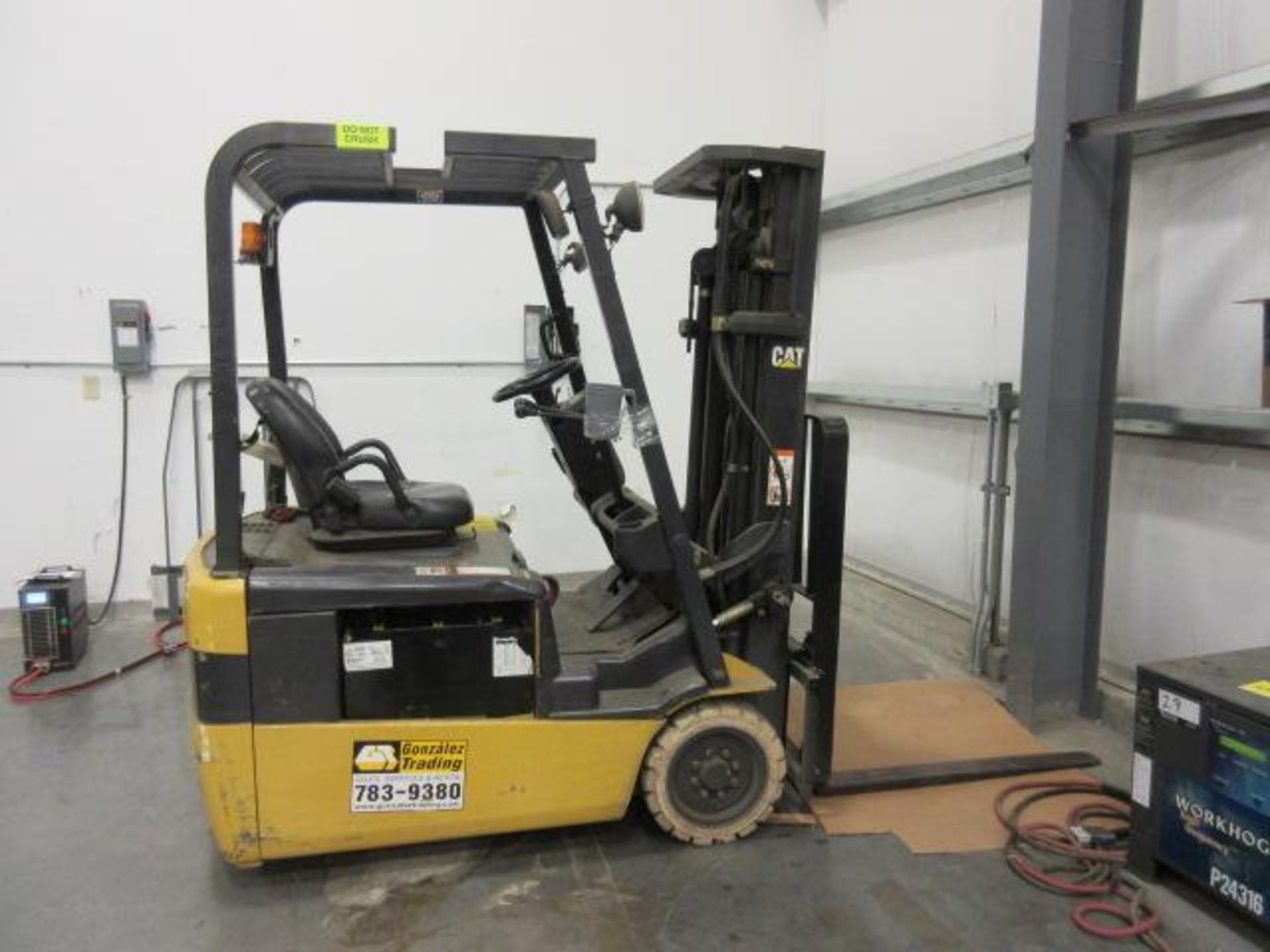 CAT 3-Wheel Electric Forklift - Image 2 of 6