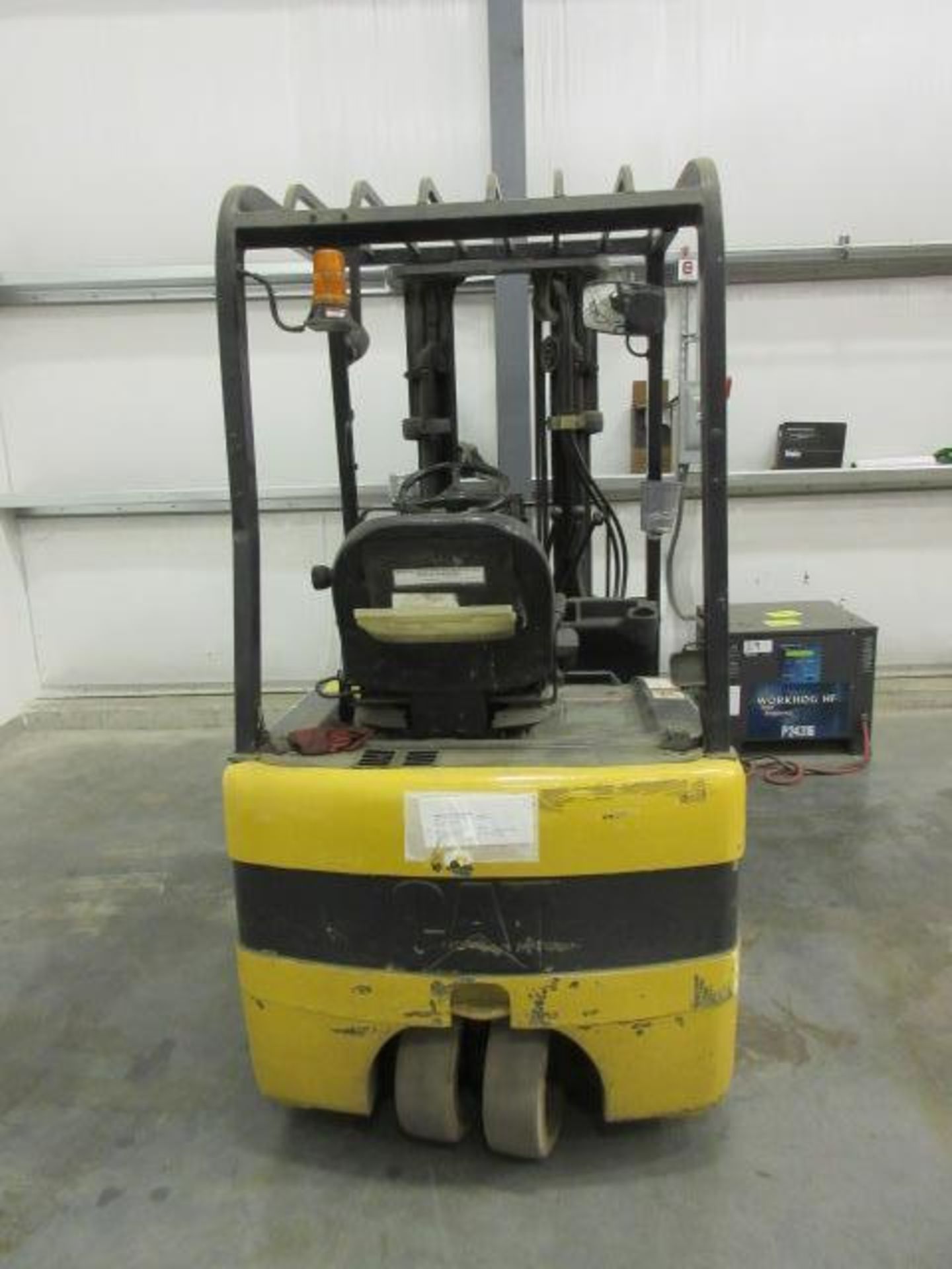 CAT 3-Wheel Electric Forklift - Image 4 of 6