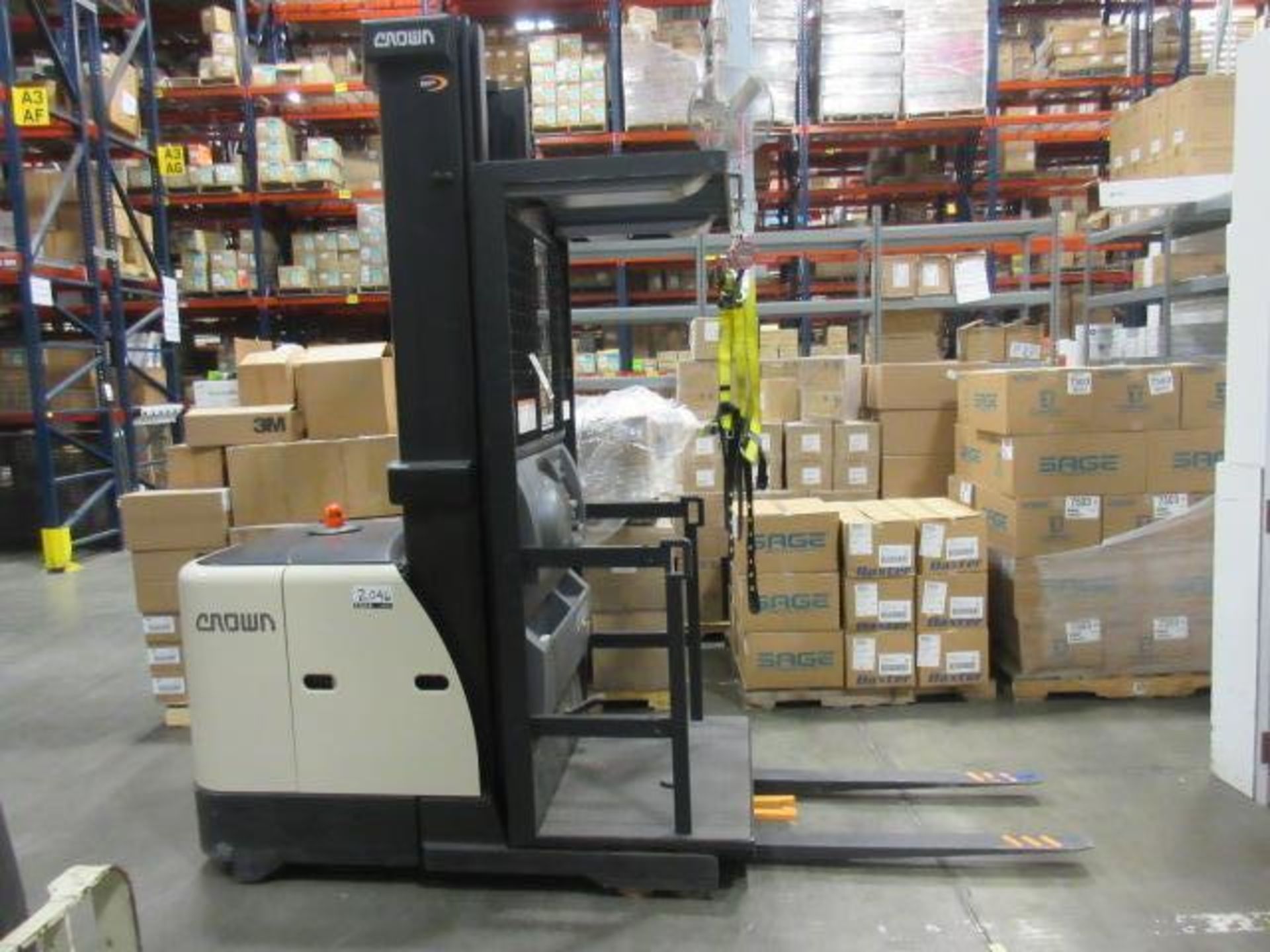 Crown Stand Up Order Picker Lift - Image 3 of 10