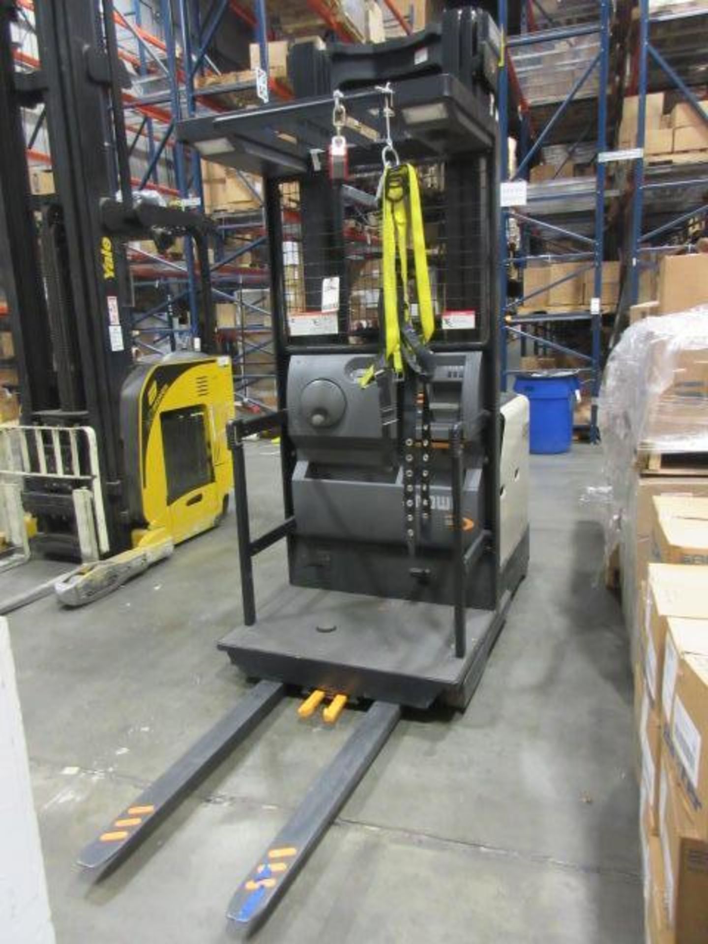 Crown Stand Up Order Picker Lift - Image 5 of 10