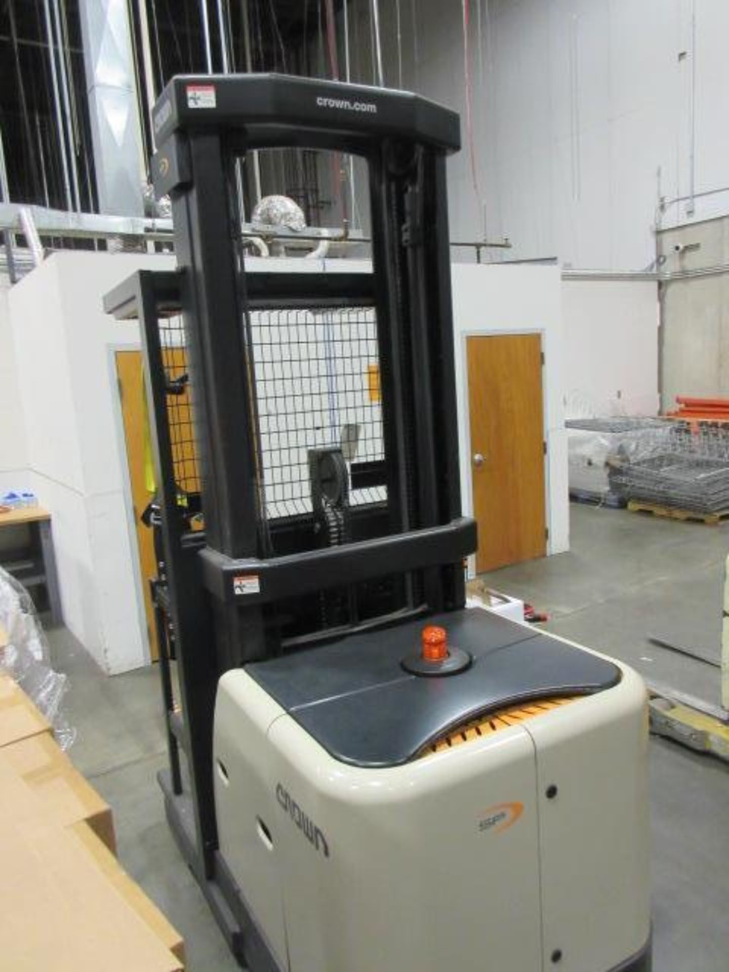 Crown Stand Up Order Picker Lift - Image 7 of 10